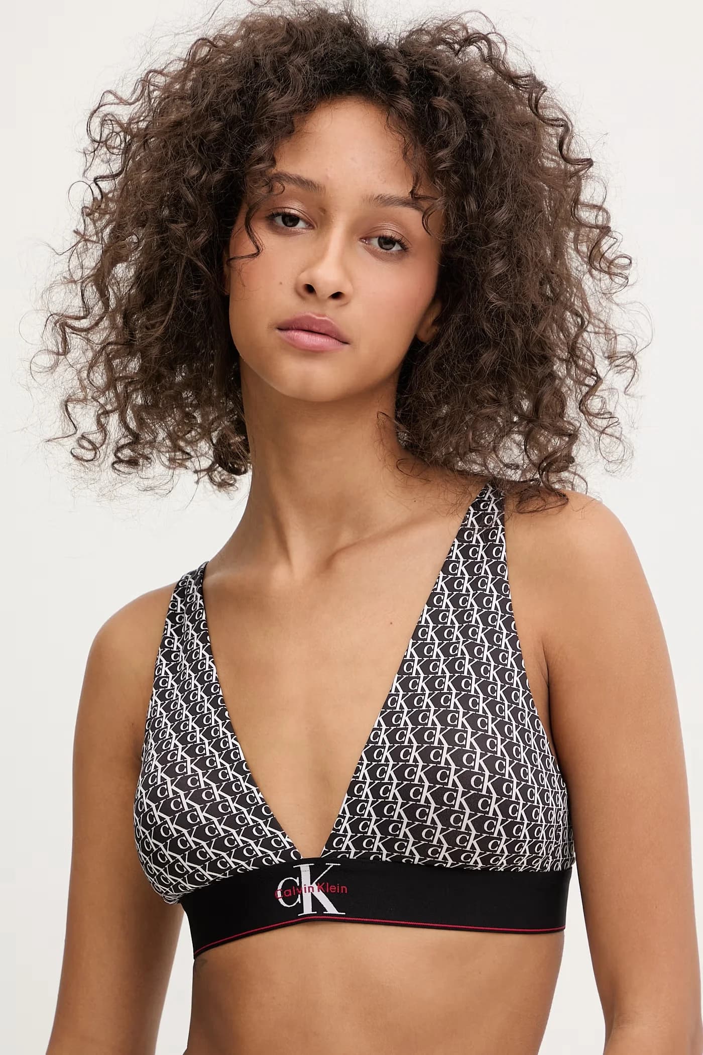 Треугольный бюстгальтер