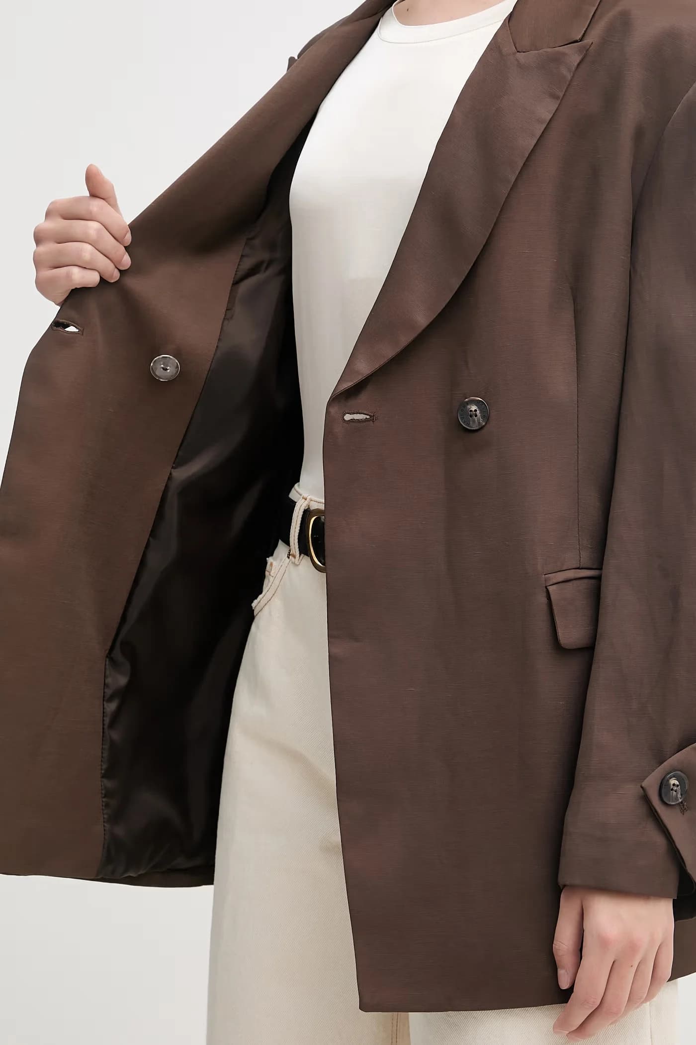 Женский двубортный пиджак с льном - фото 7