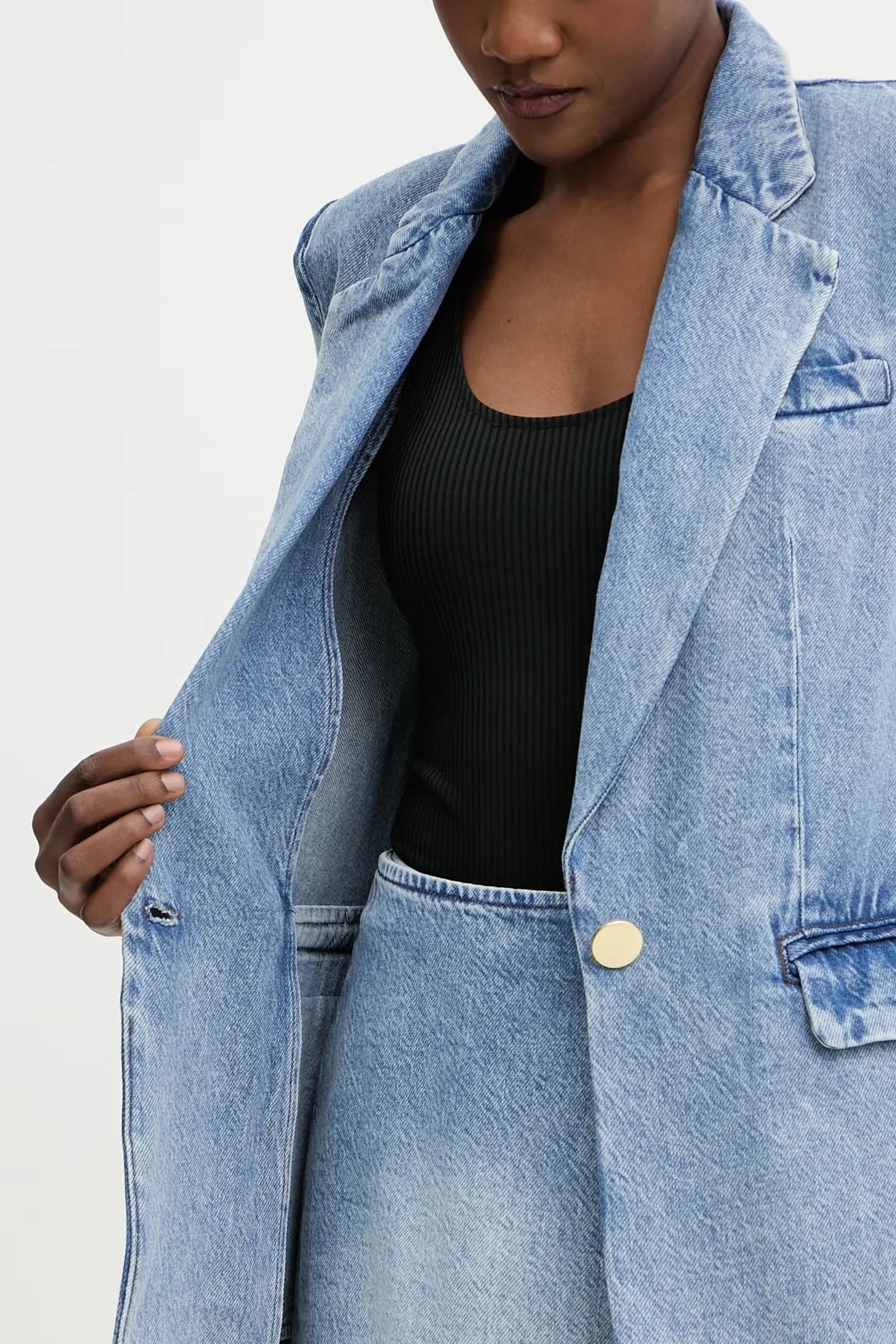 Женская однобортная джинсовая куртка - фото 6