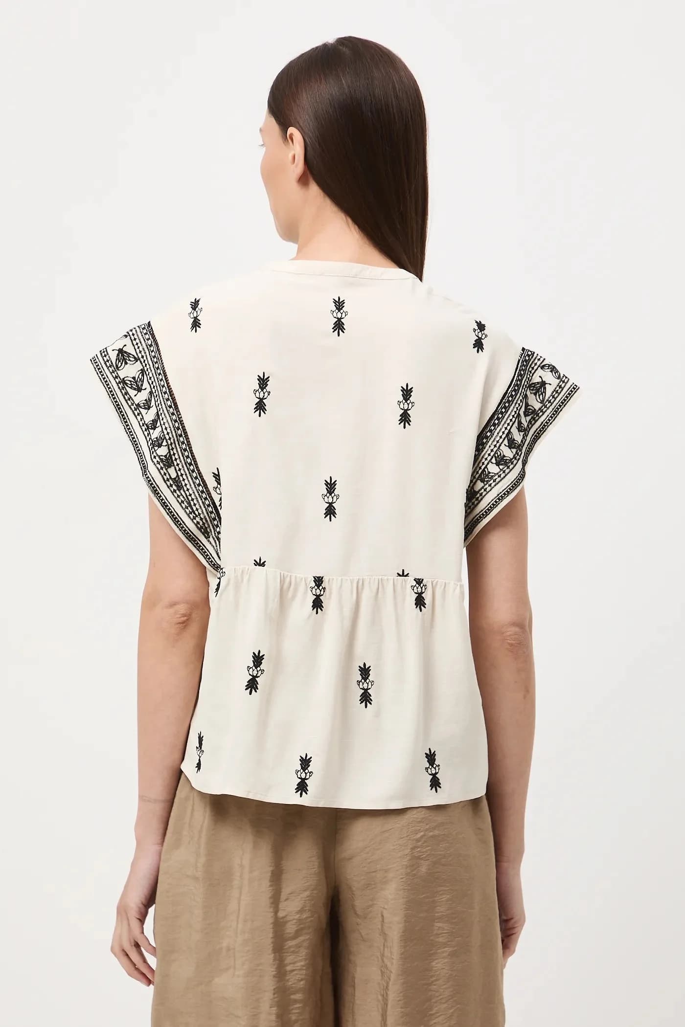 Женская вискозная блузка с рюшами - фото 3