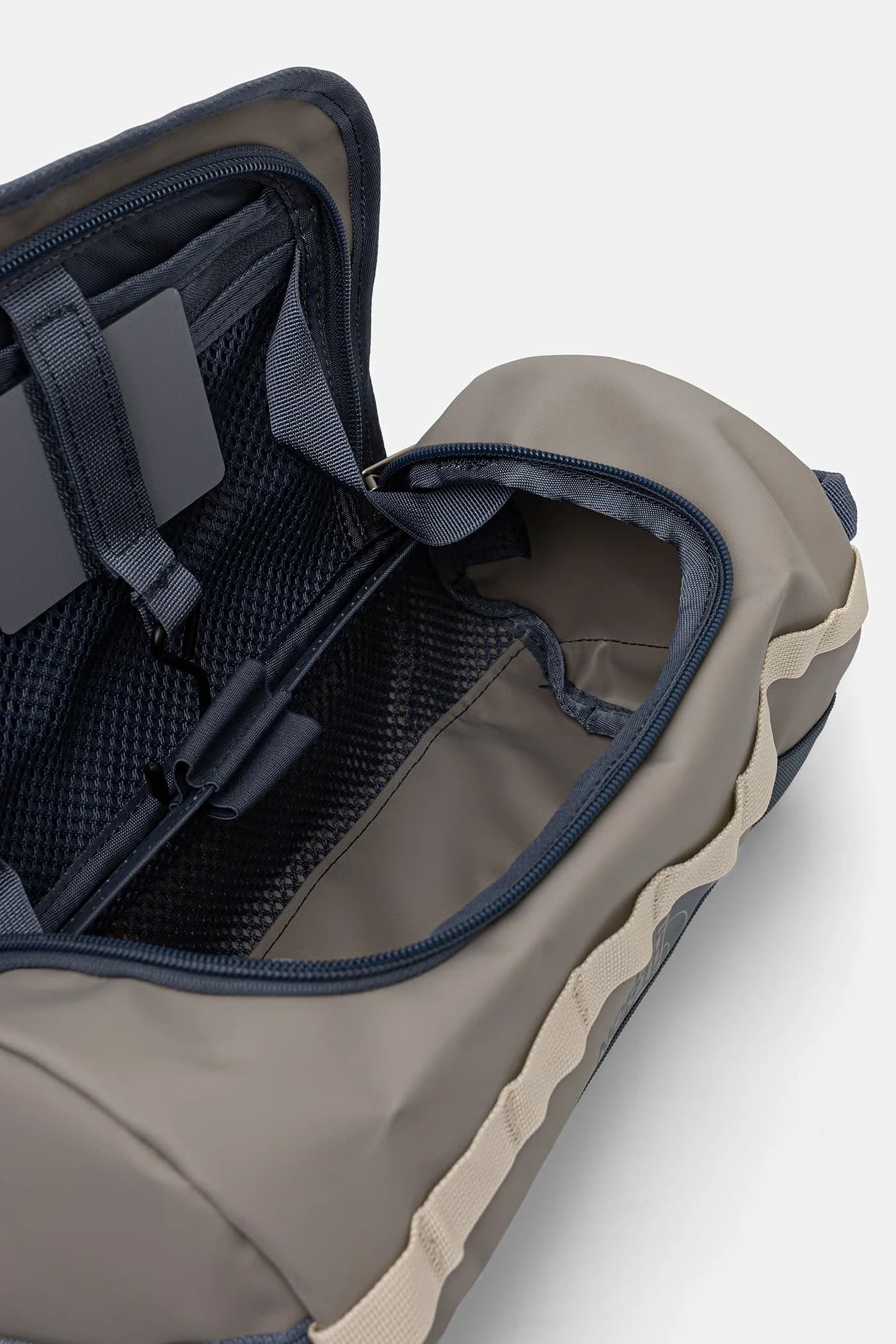 Косметичка Base Camp Travel Canister 5,7 л. - фото 5