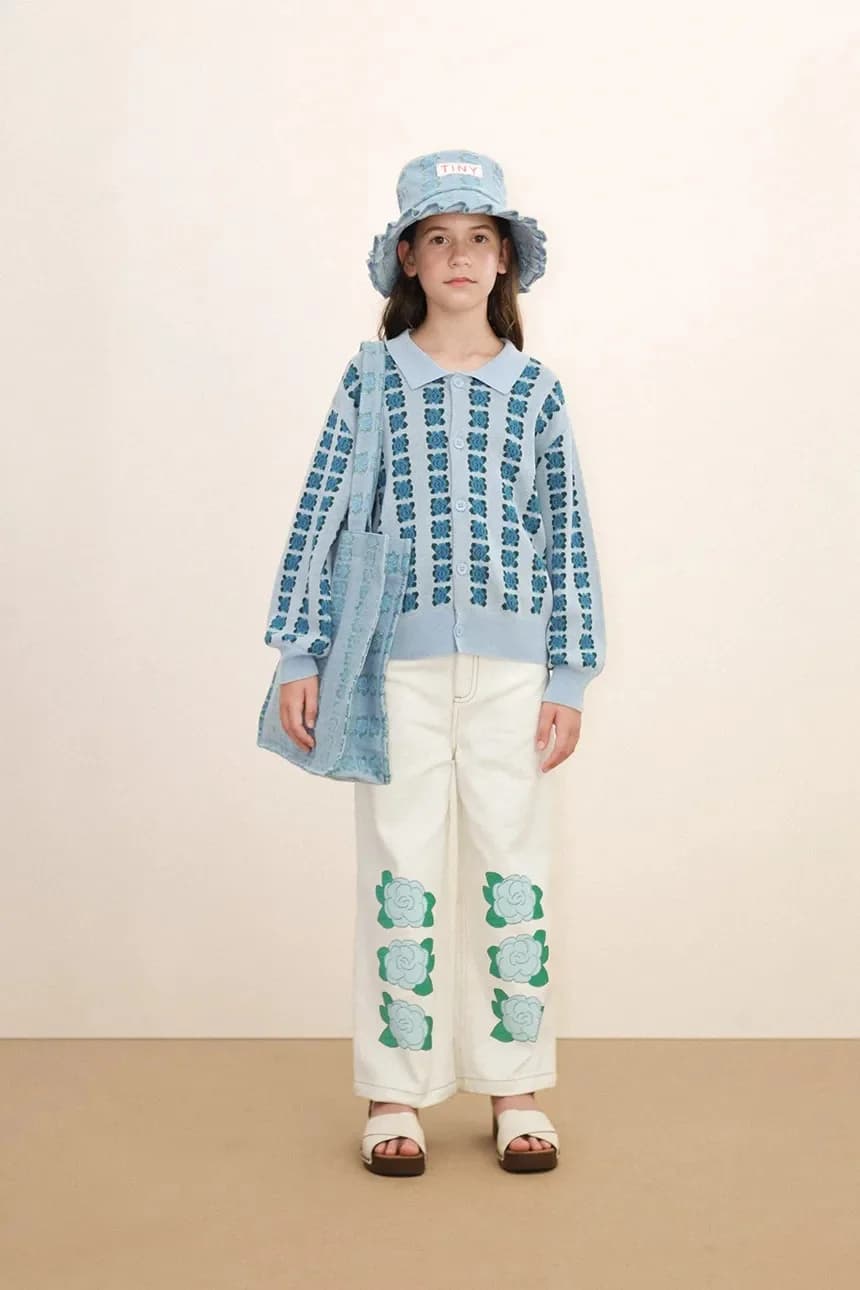 СИНИЕ ДЖИНСЫ С ЦВЕТОЧНЫМ ПРИНТОМ детские джинсы - фото 6