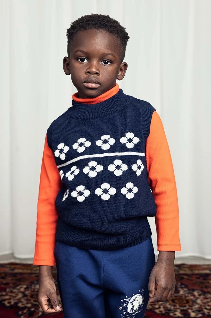 Детский жилет из смесовой шерсти "Цветы"