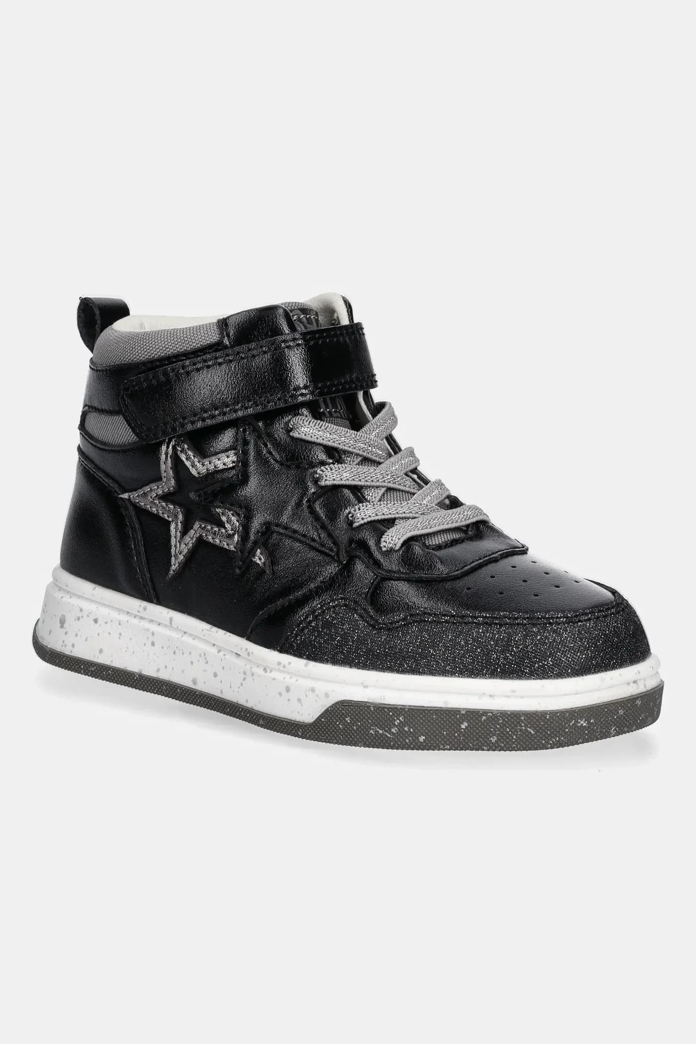 Детские кроссовки