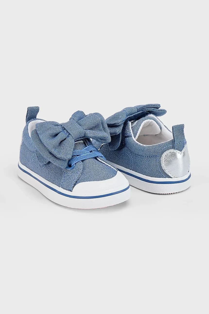 Детские кроссовки