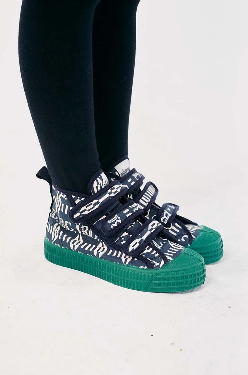 Детские кроссовки