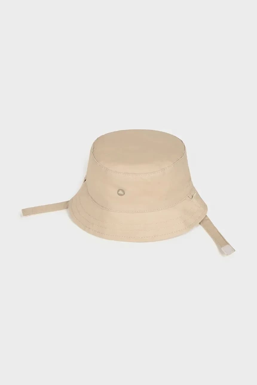 Детская двусторонняя шапка из хлопка.