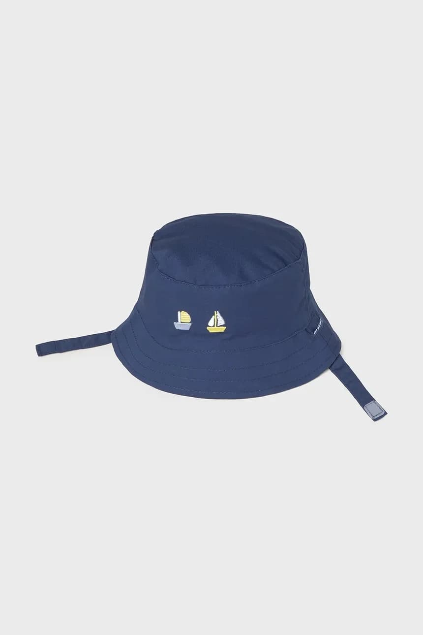 Детская двусторонняя шапка из хлопка.