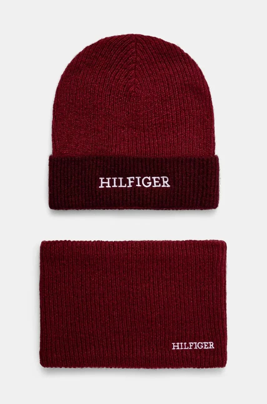 Детский комплект из шапочки и шарфа.