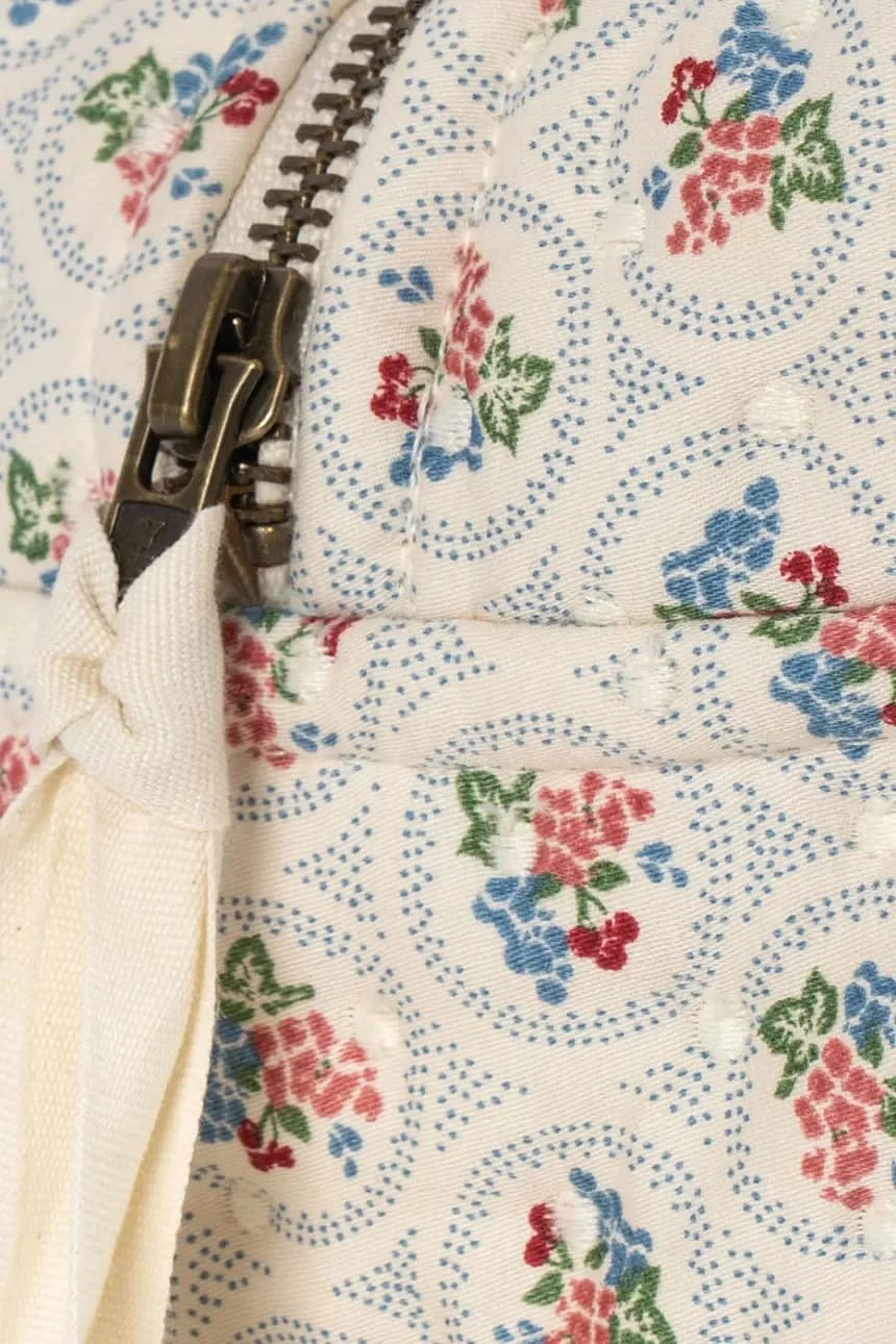 МАЛЕНЬКАЯ СТЕГАНАЯ СУМКА ДЛЯ ТУАЛЕТНЫХ МАТЕРИАЛОВ - фото 2