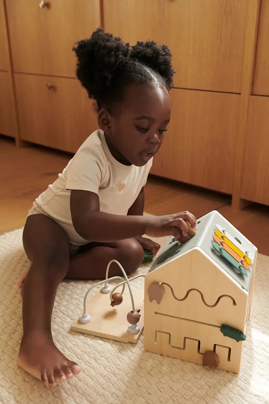 Деревянная детская игрушка Lucas Activity Cube