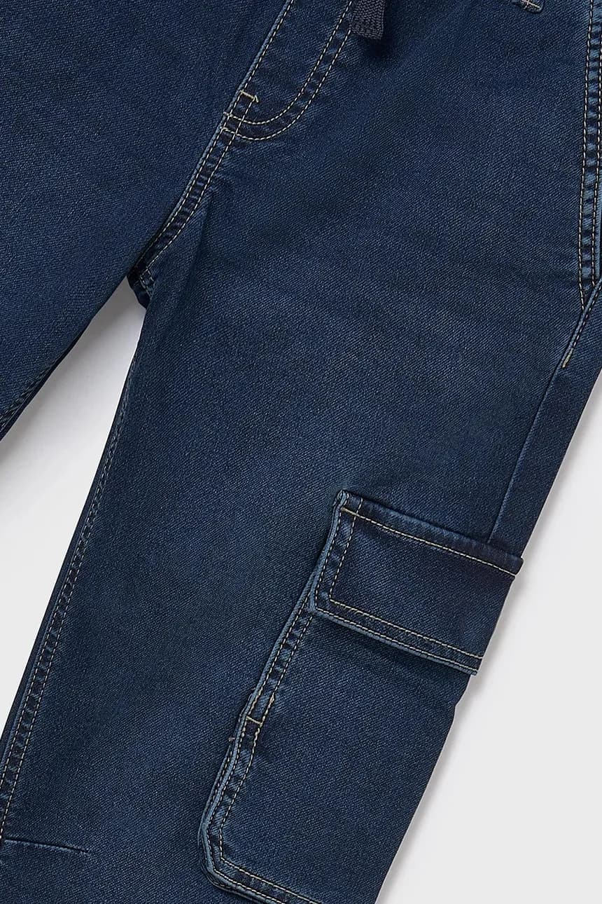 Детские джинсы-джоггеры из мягкого денима. - фото 4