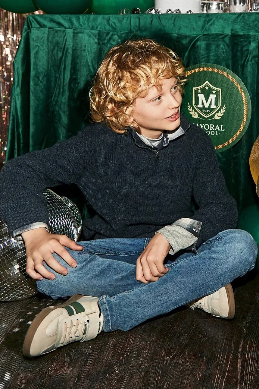 Детские джинсы приталенные базовые джинсы