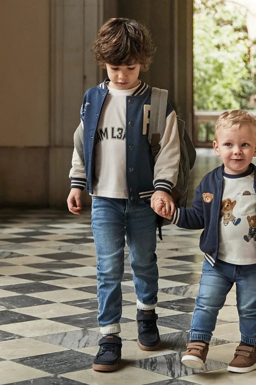 Детские джинсы приталенные базовые джинсы