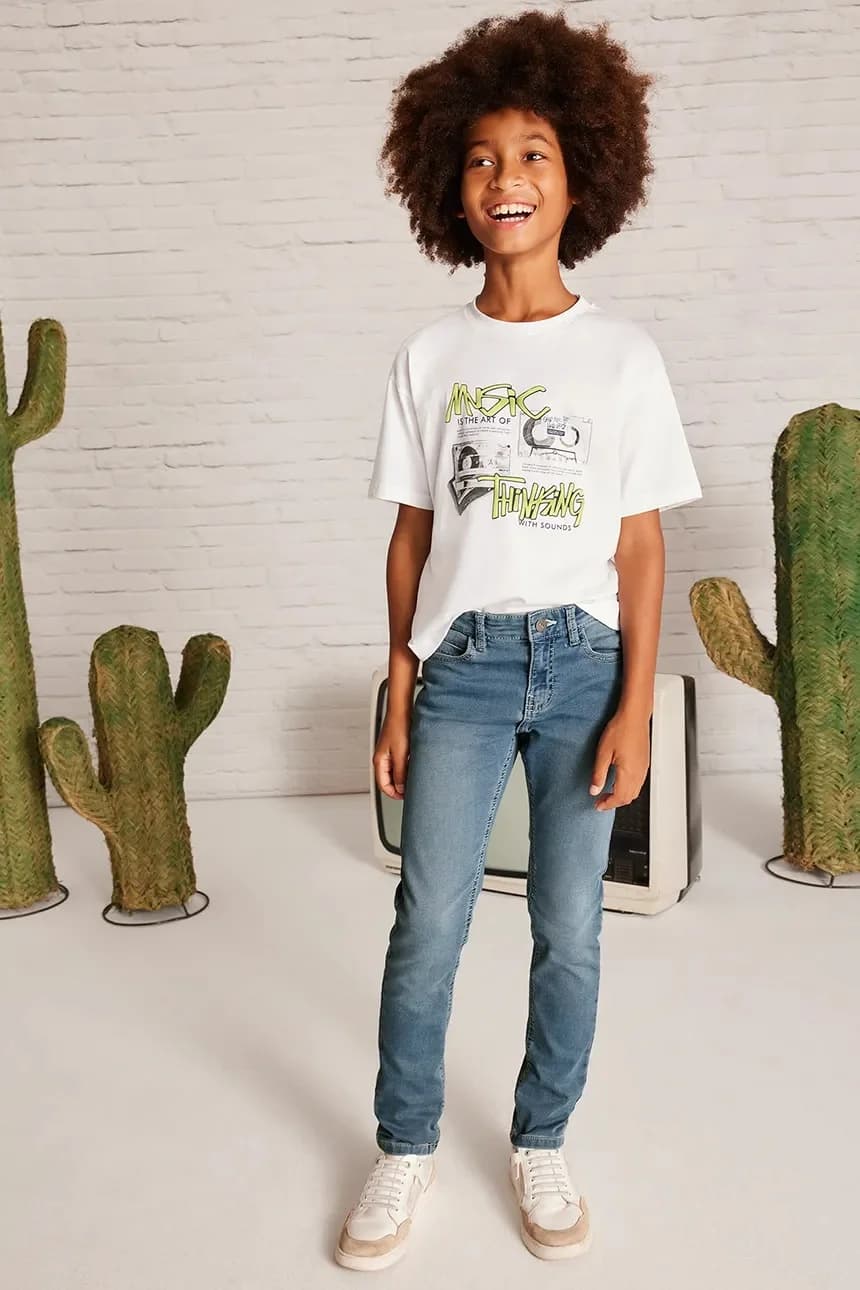 Детские джинсы из мягкого денима.