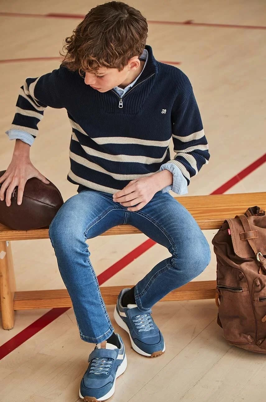 Детские джинсы приталенные базовые джинсы