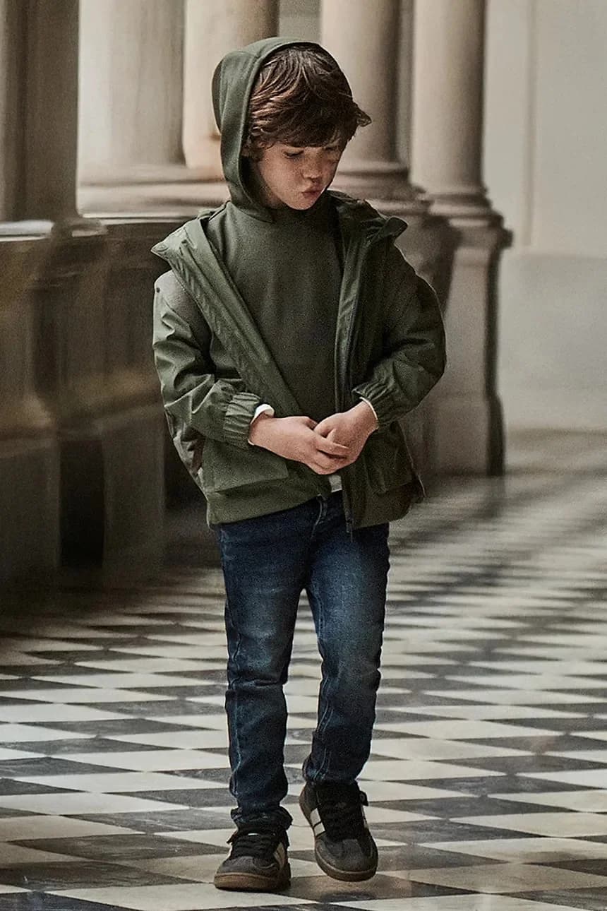 Детские джинсы из мягкого денима.