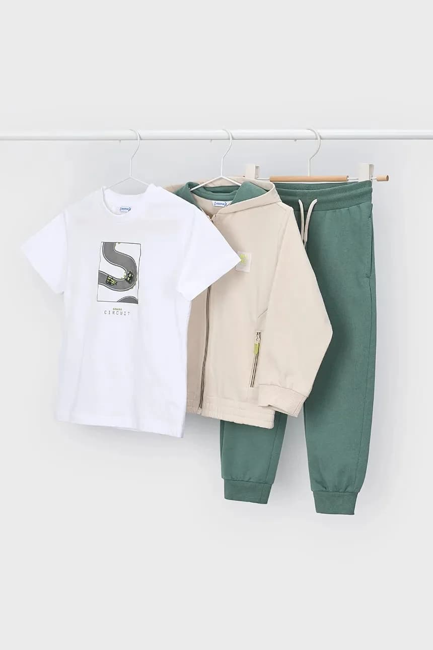 Детский спортивный костюм