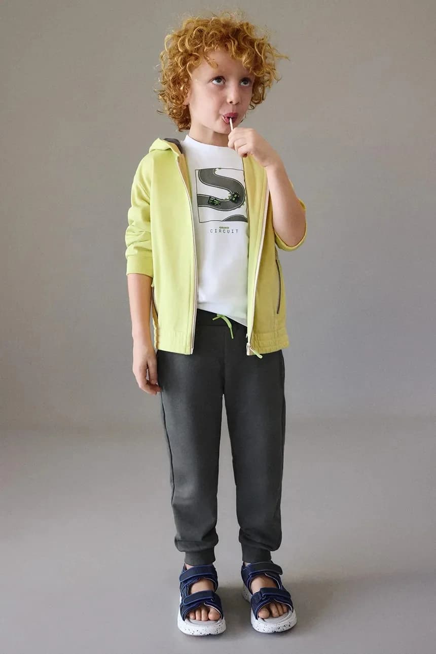 Детский спортивный костюм