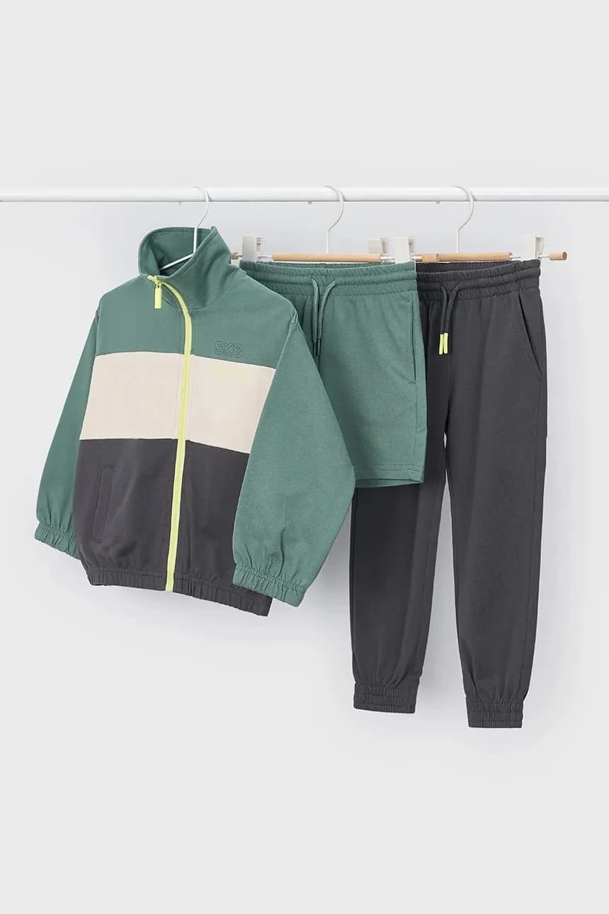 Детский спортивный костюм