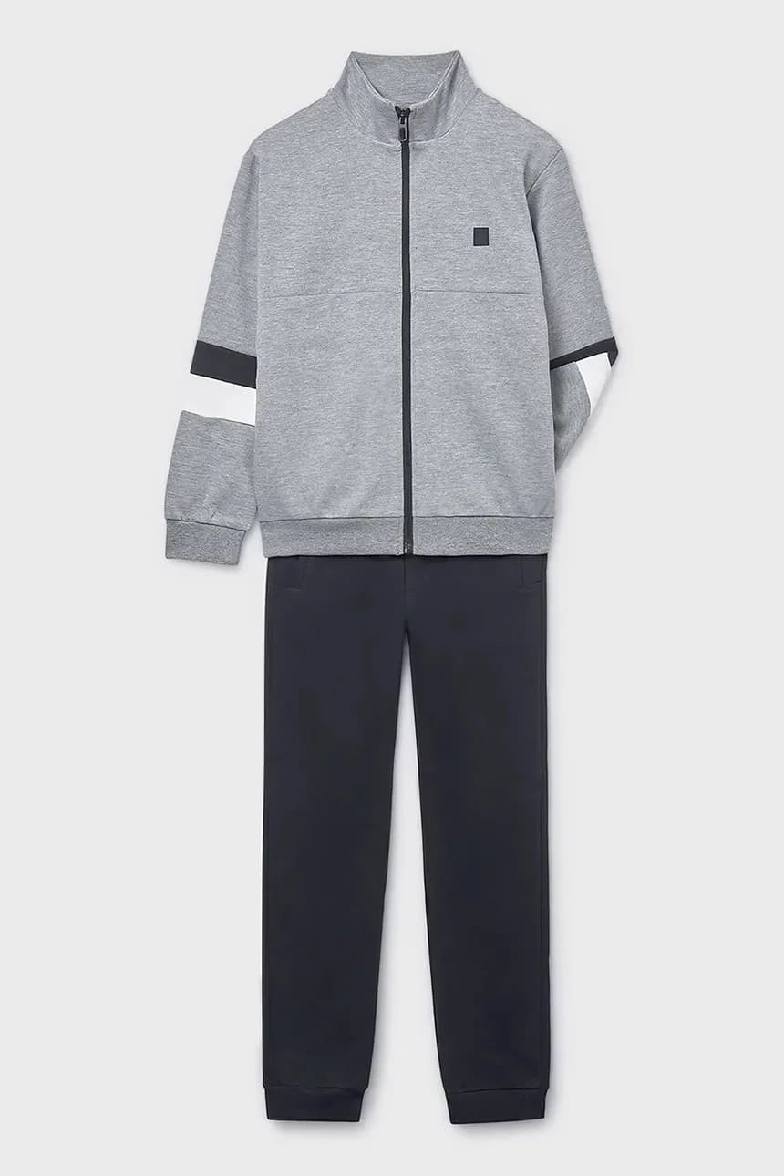 Детский спортивный костюм