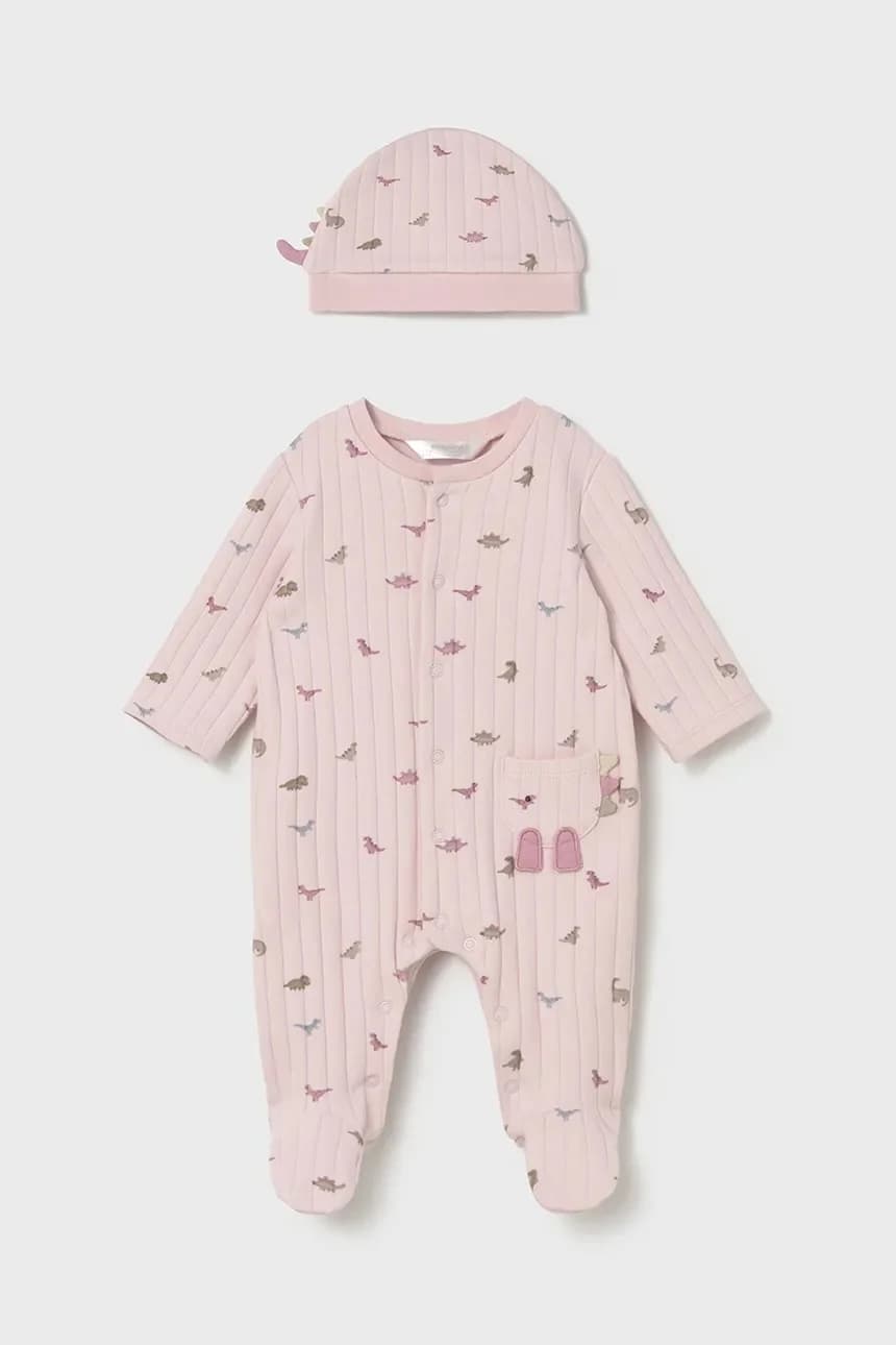 Комбинезоны и детская шапочка