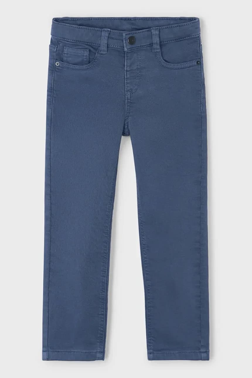 Детские мягкие брюки стандартного кроя.