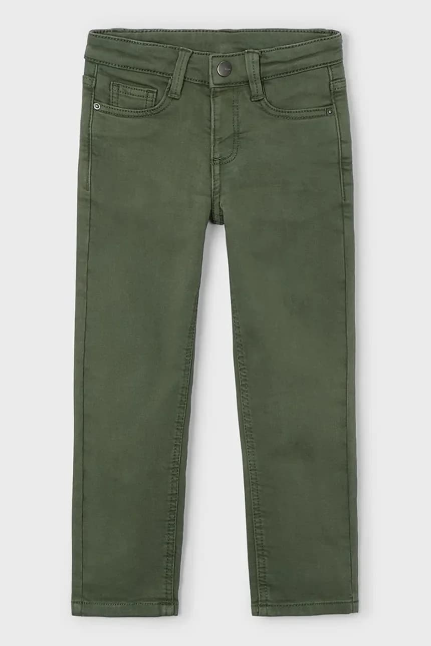 Детские мягкие брюки стандартного кроя.