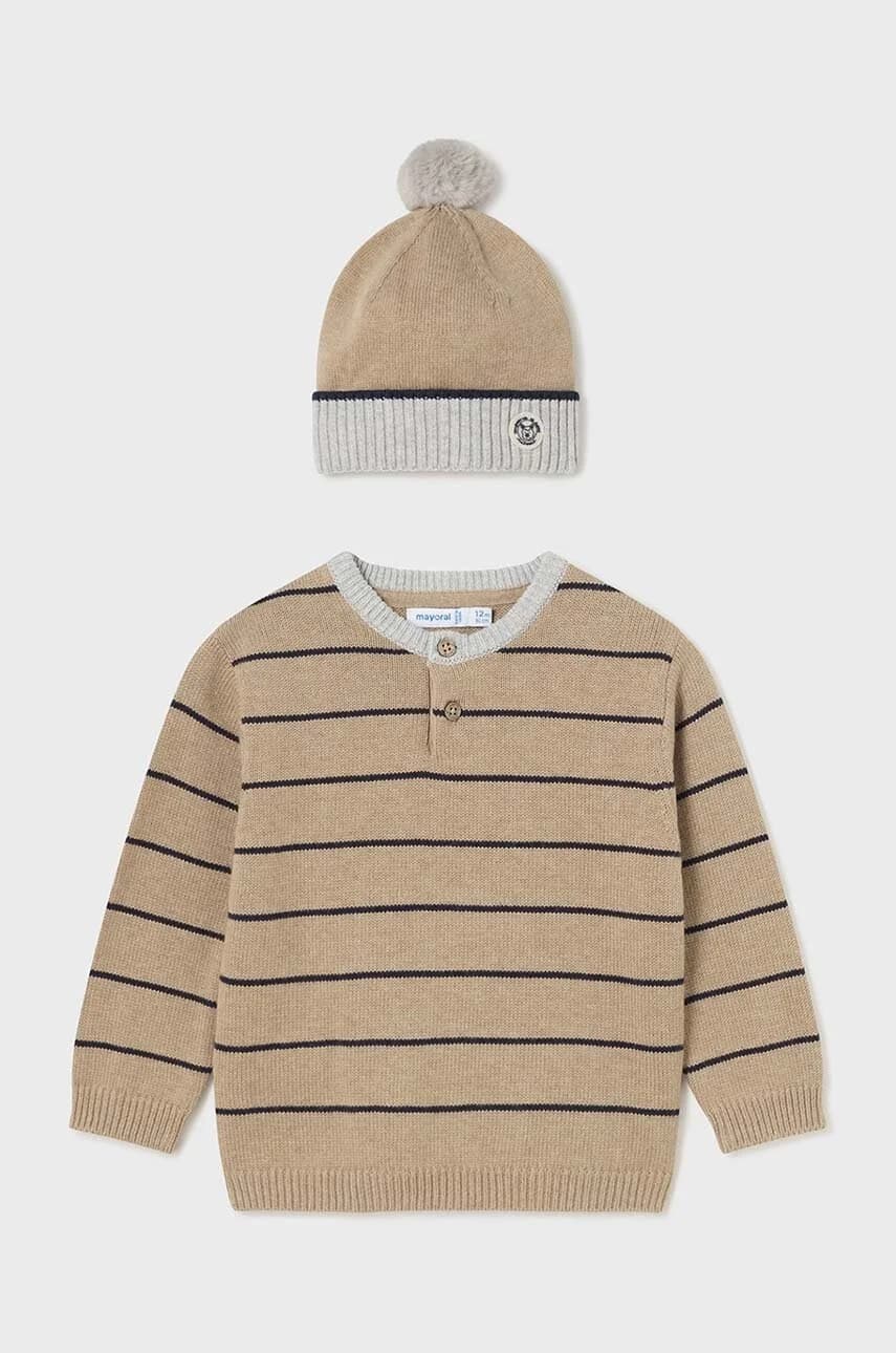 Детский комплект - свитер и шапка.