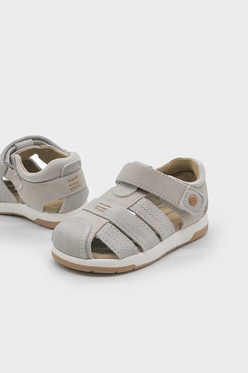 Детские сандалии