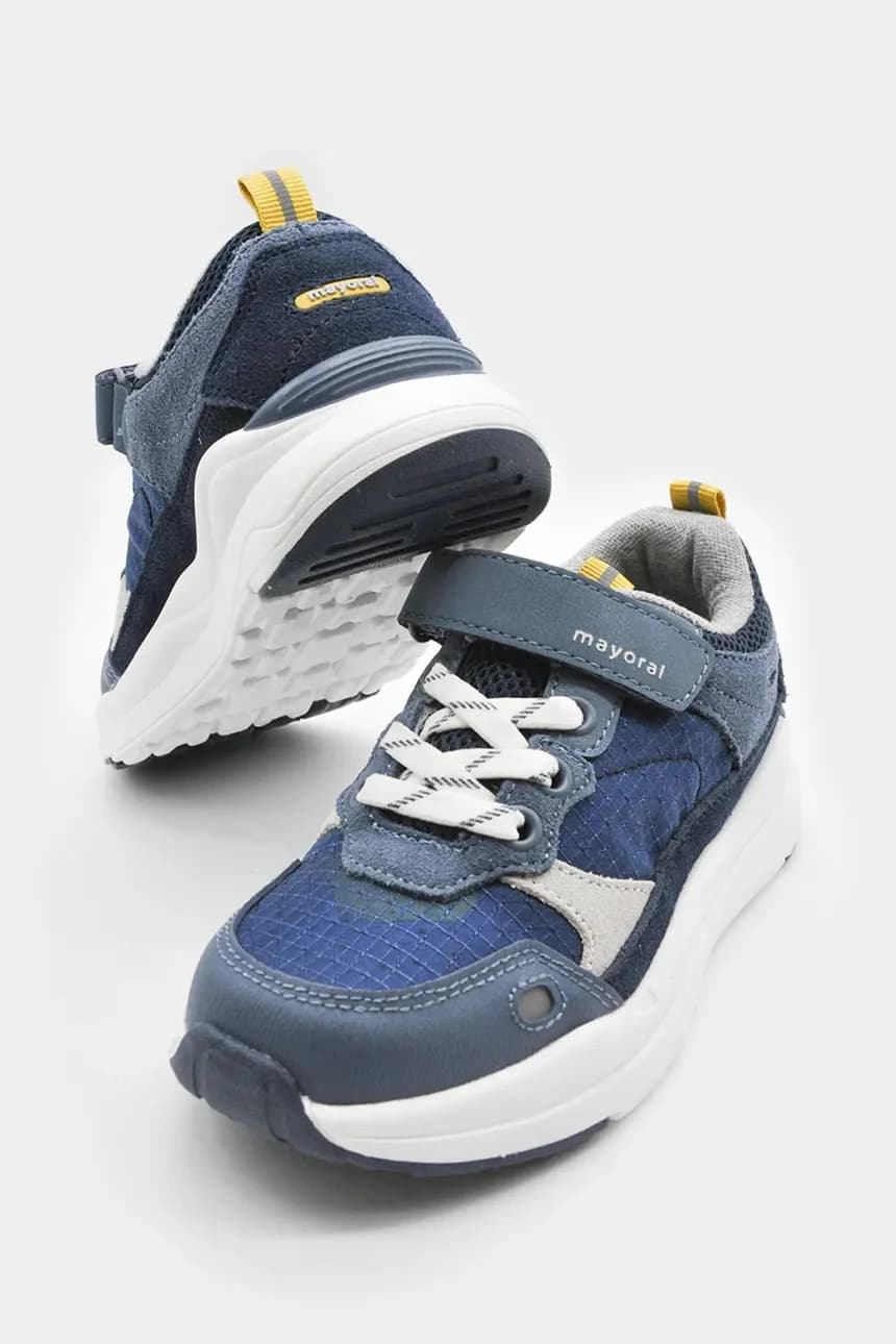 Детские кроссовки