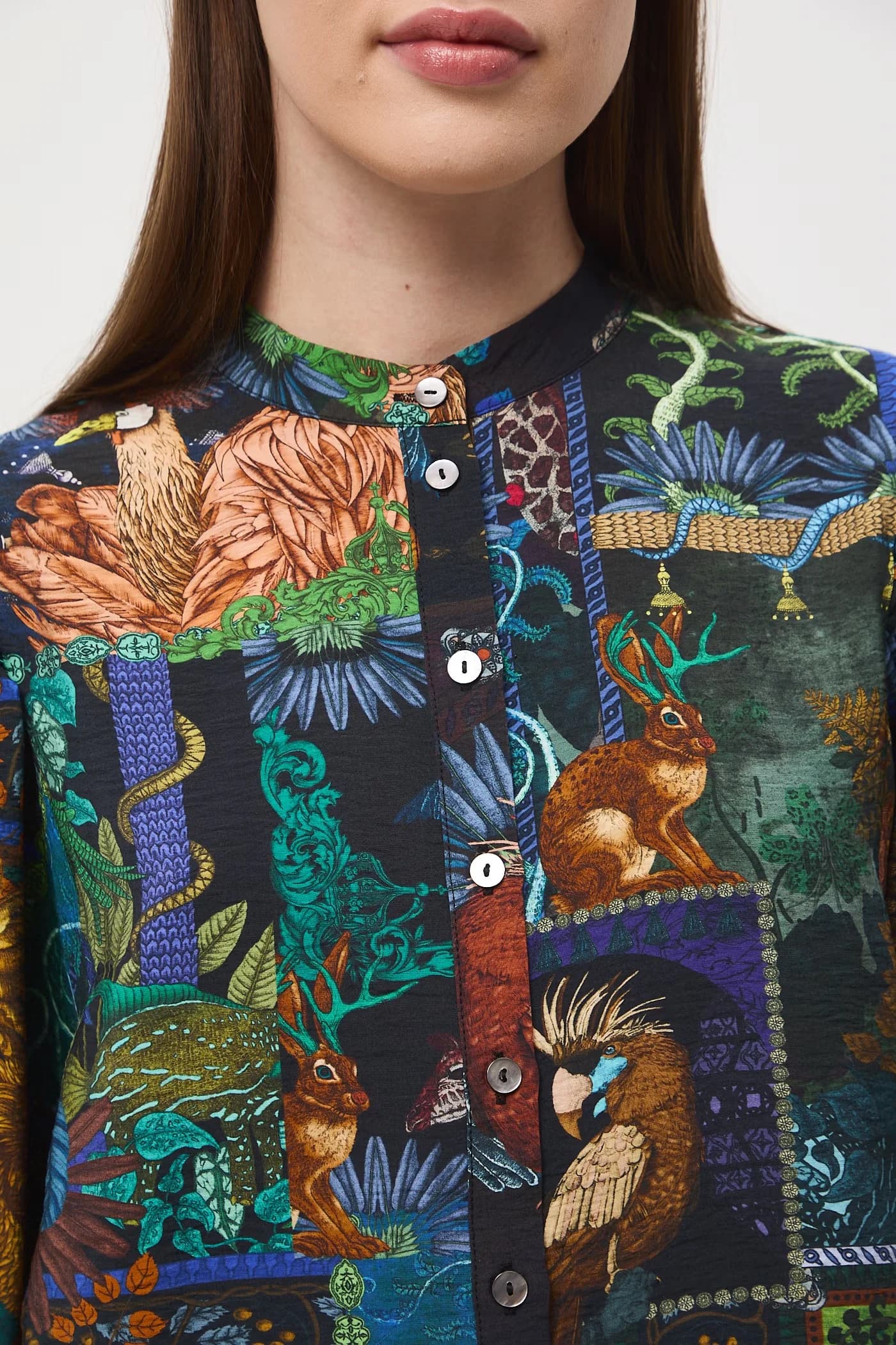 Женская блузка-рубашка из вискозы - фото 6