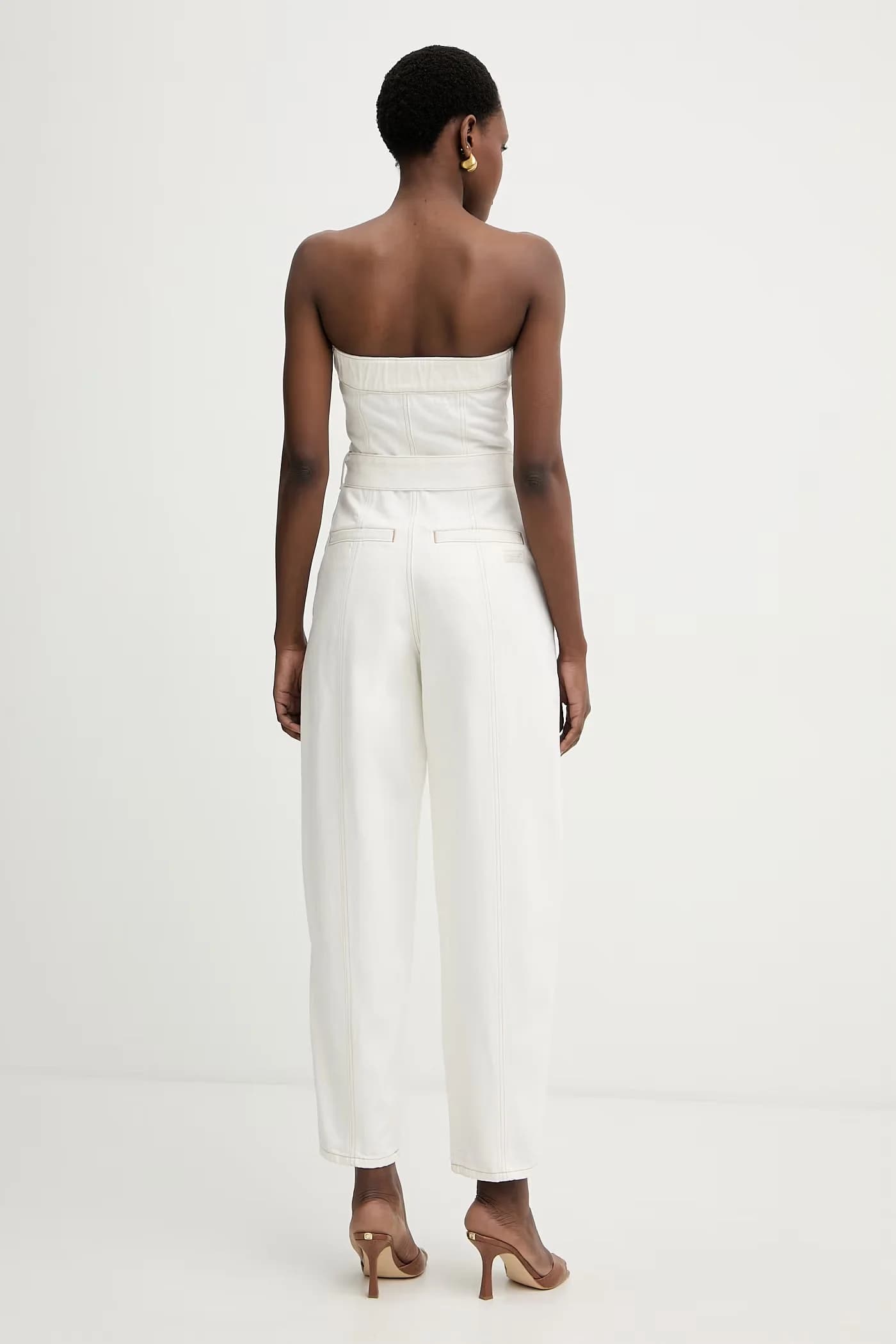 Женский джинсовый комбинезон без бретелек - фото 3