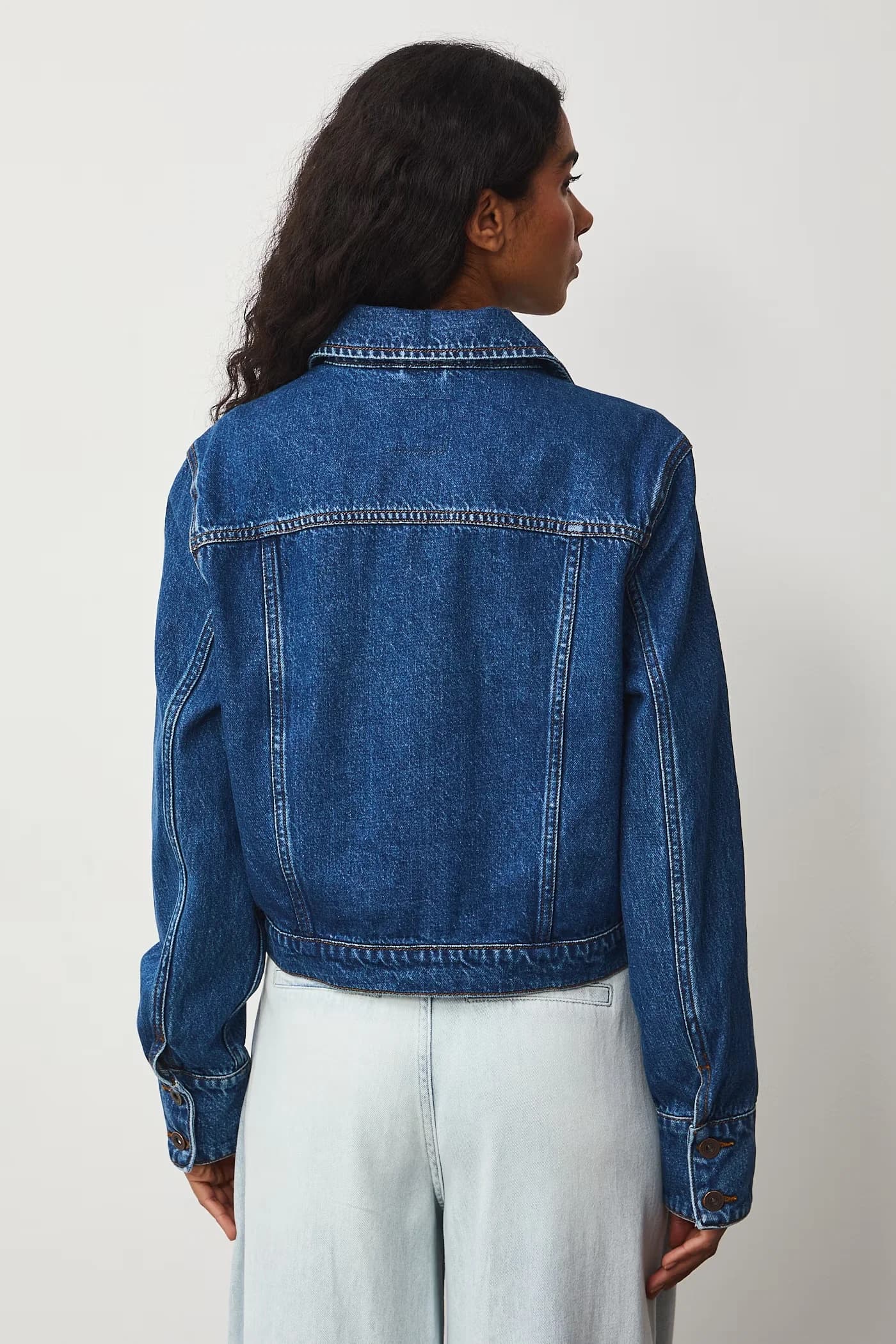 Женская джинсовая куртка из хлопка - фото 3