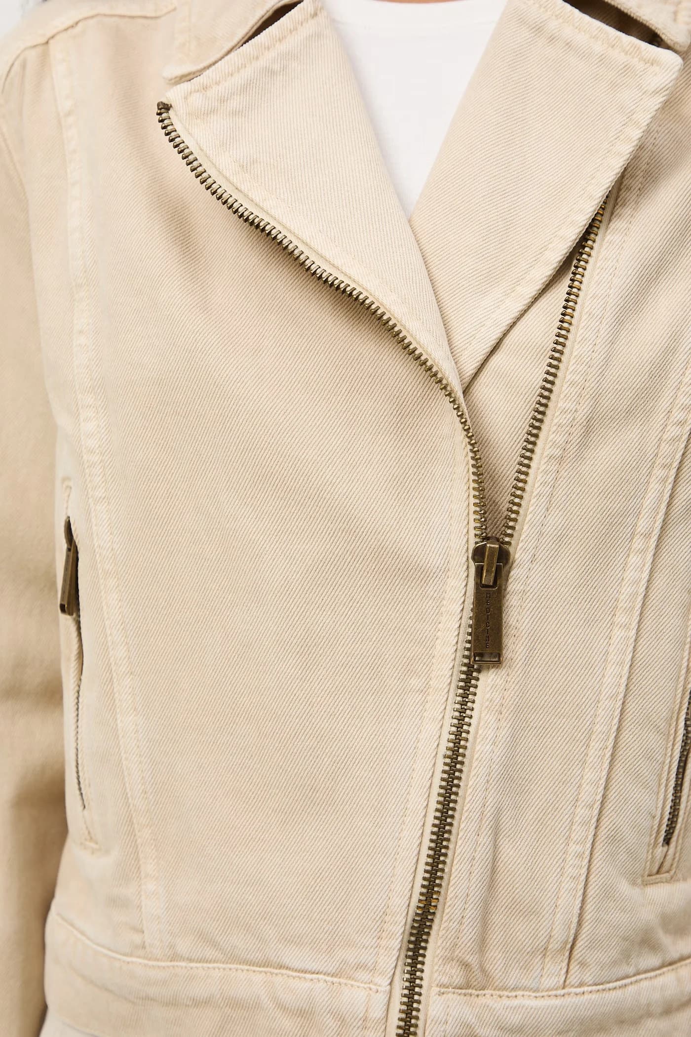 Женская джинсовая куртка из хлопка - фото 5