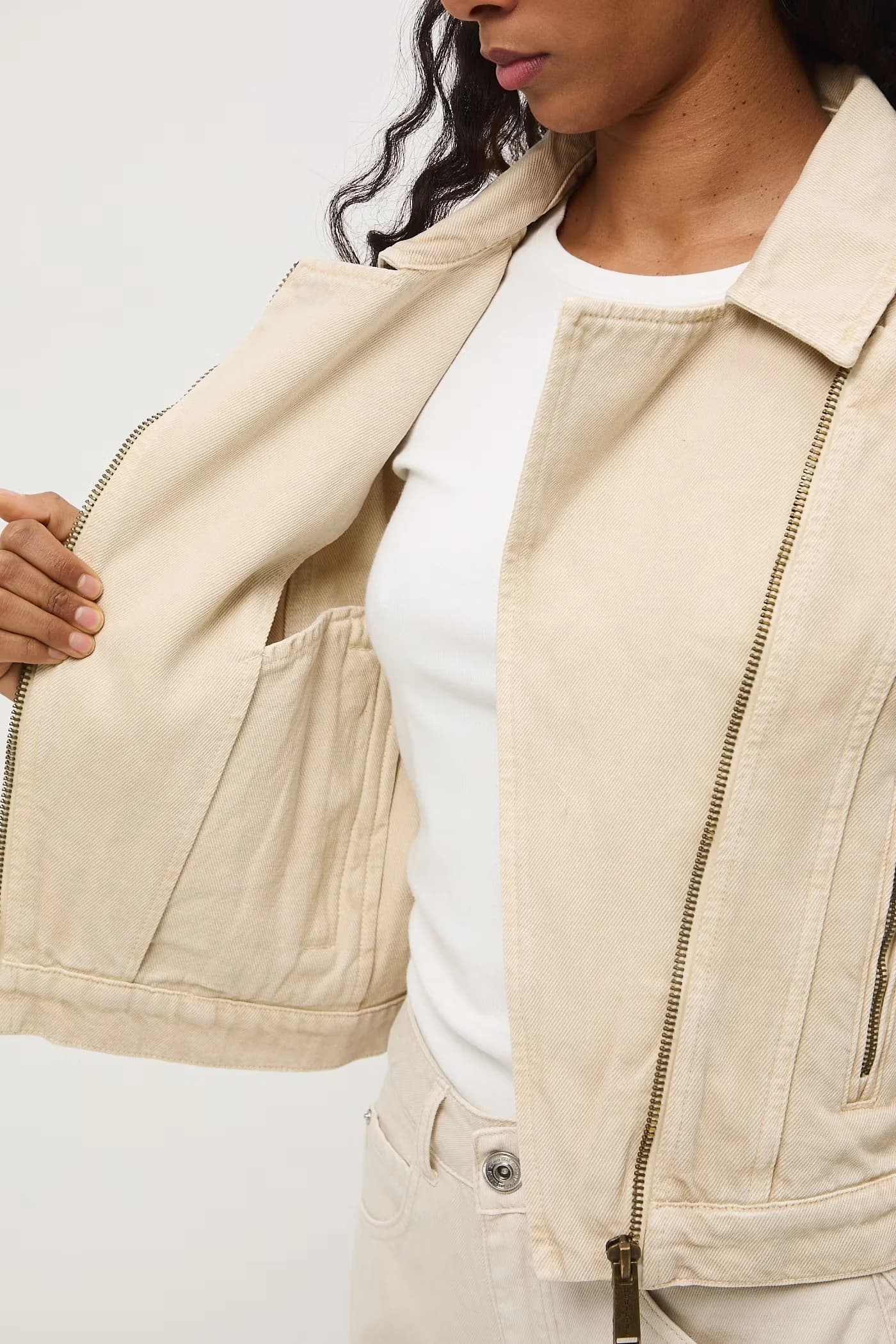 Женская джинсовая куртка из хлопка - фото 6