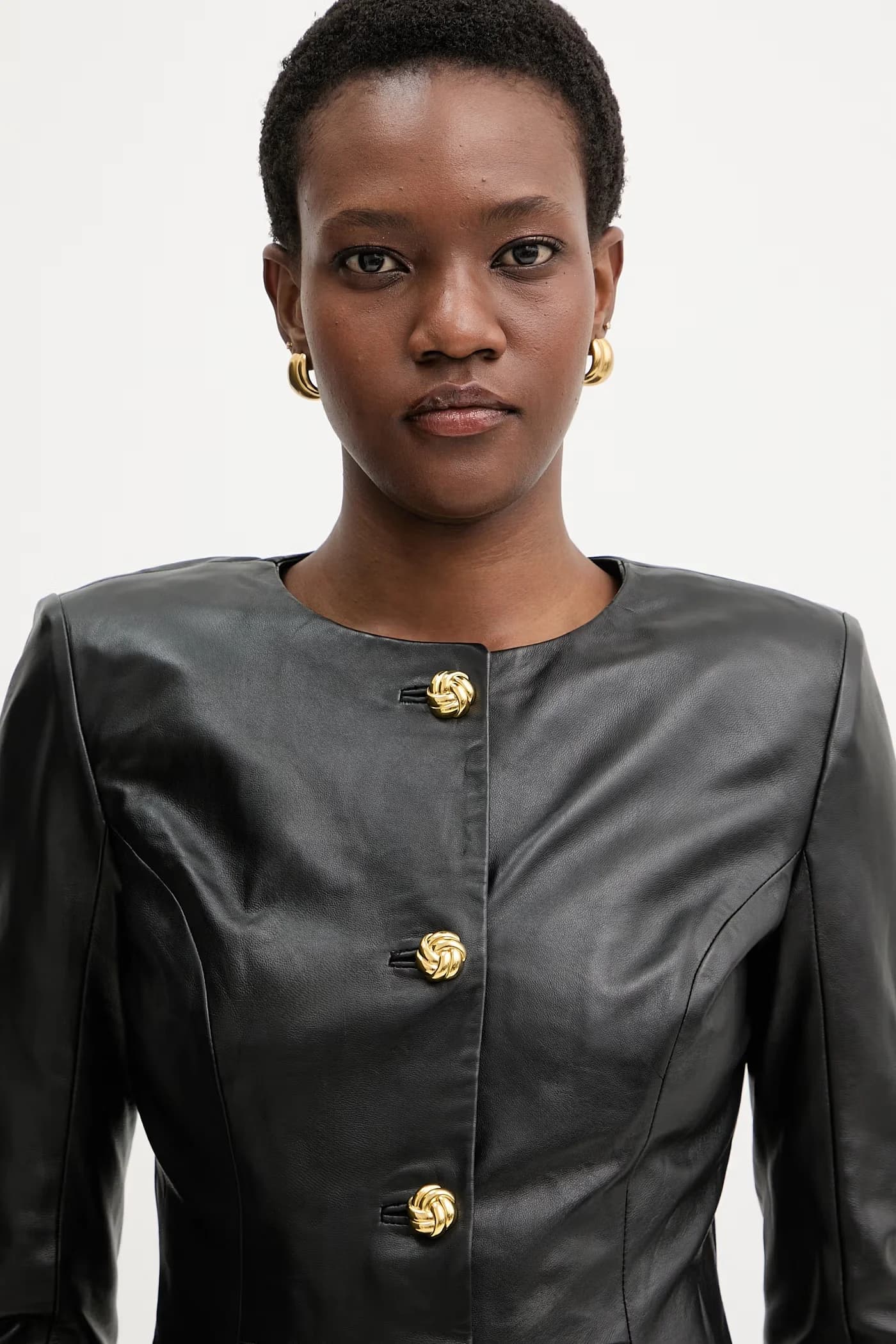 CARA женская короткая кожаная куртка - фото 4