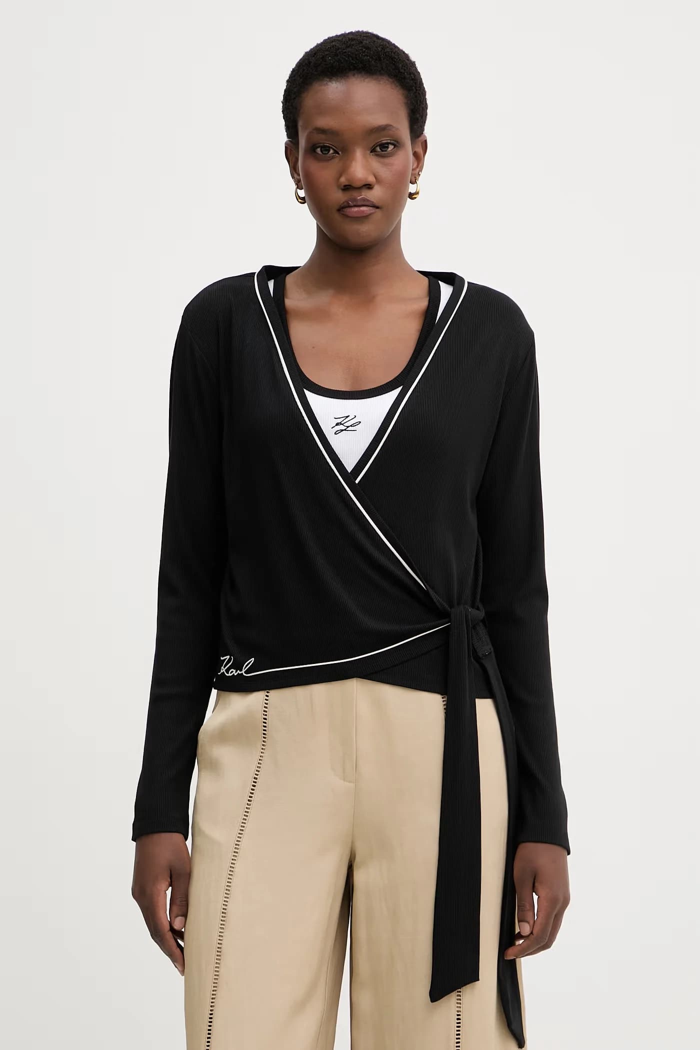 Женский лонгслив из вискозы.