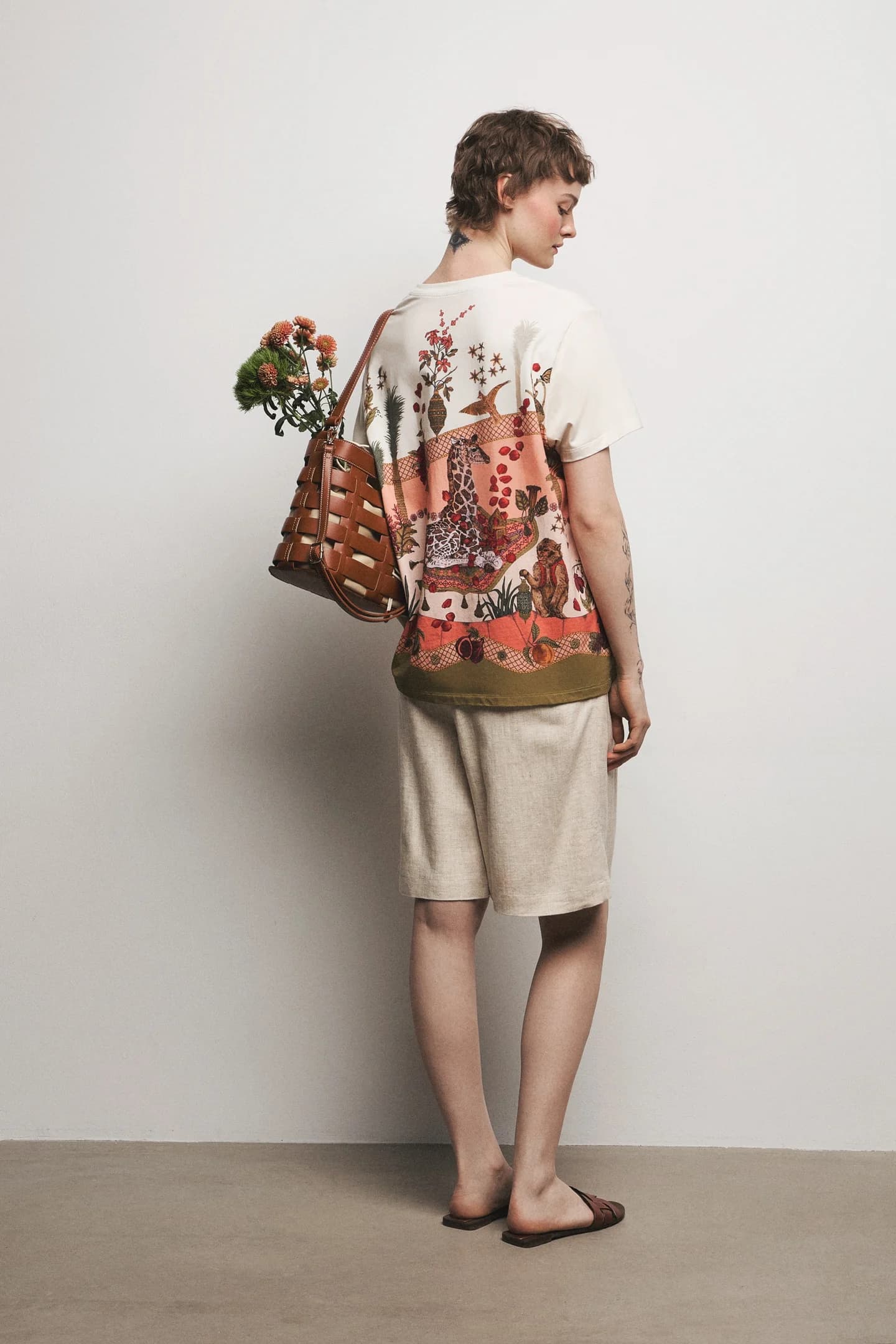 Женская хлопковая футболка с эластаном