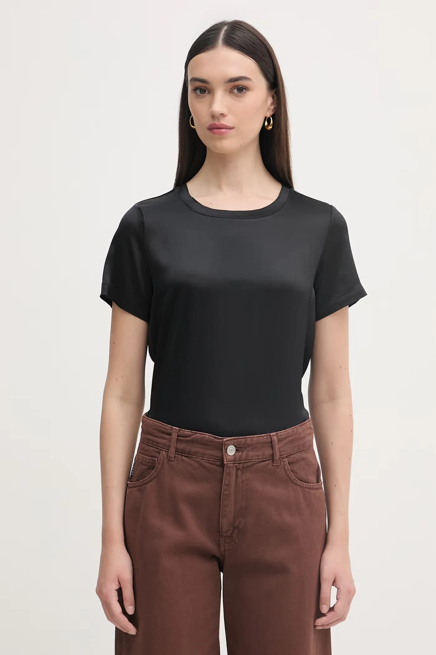 Базовая женская футболка из вискозы