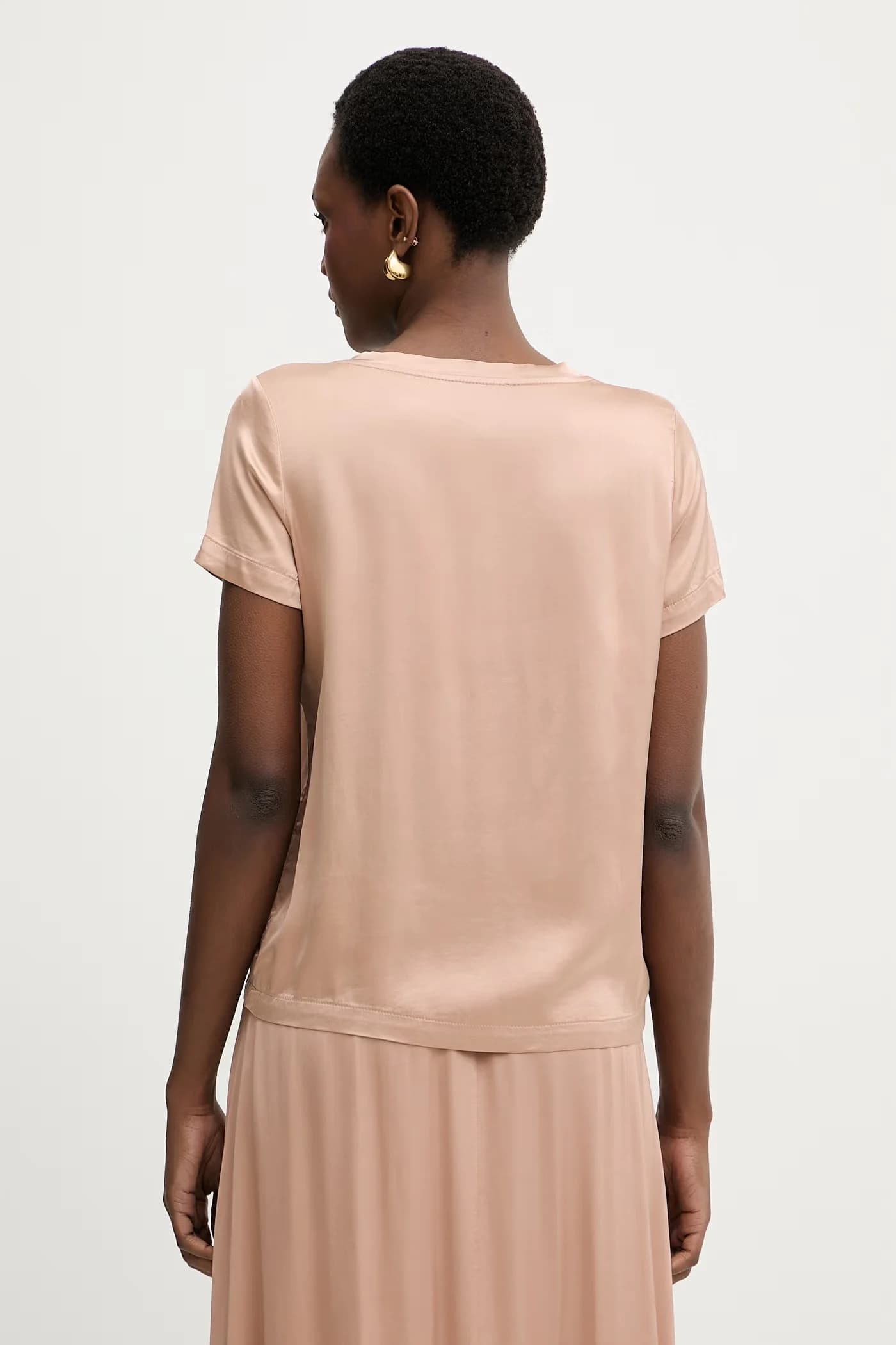 Базовая женская футболка из вискозы - фото 3