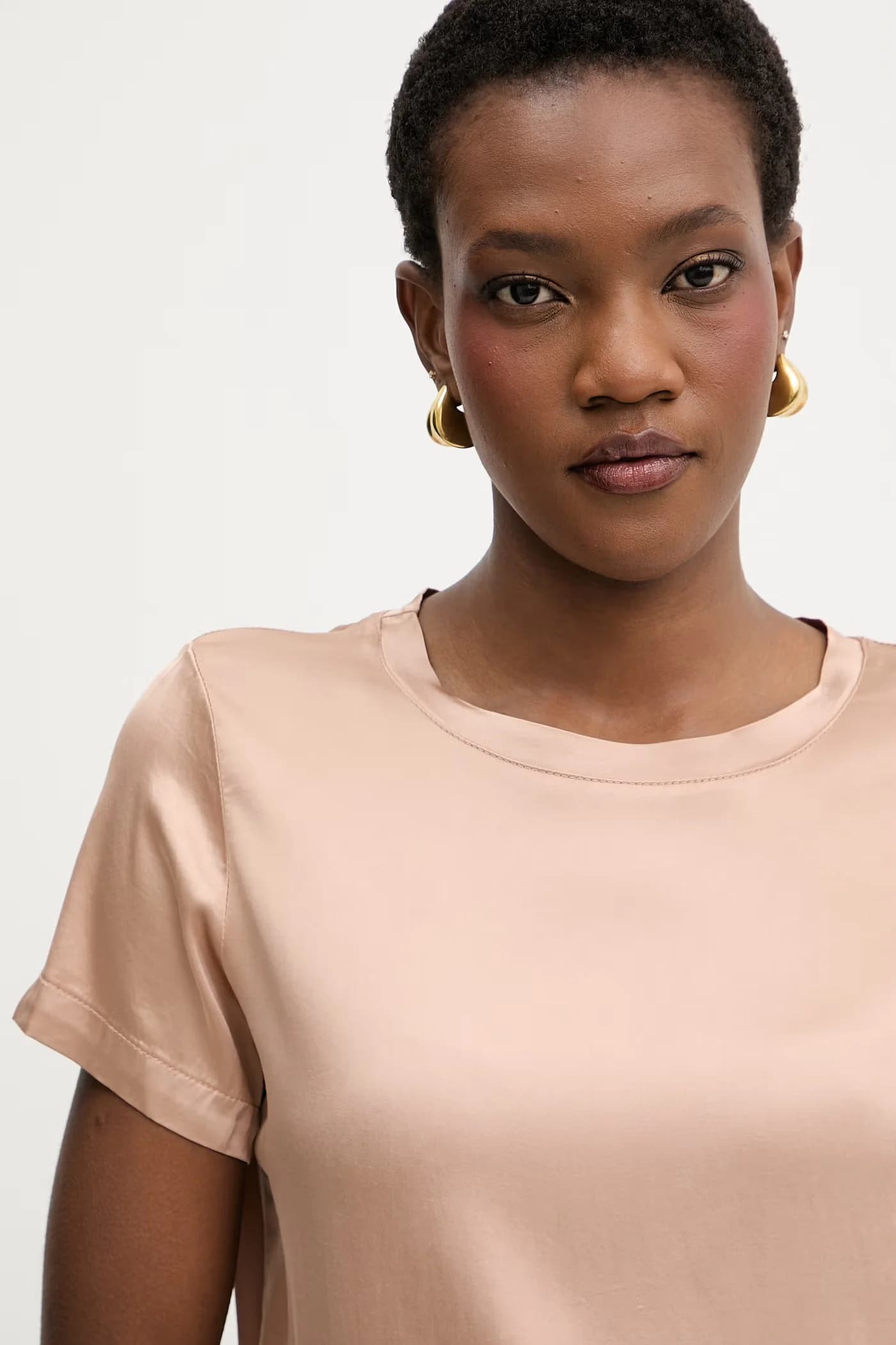 Базовая женская футболка из вискозы - фото 4