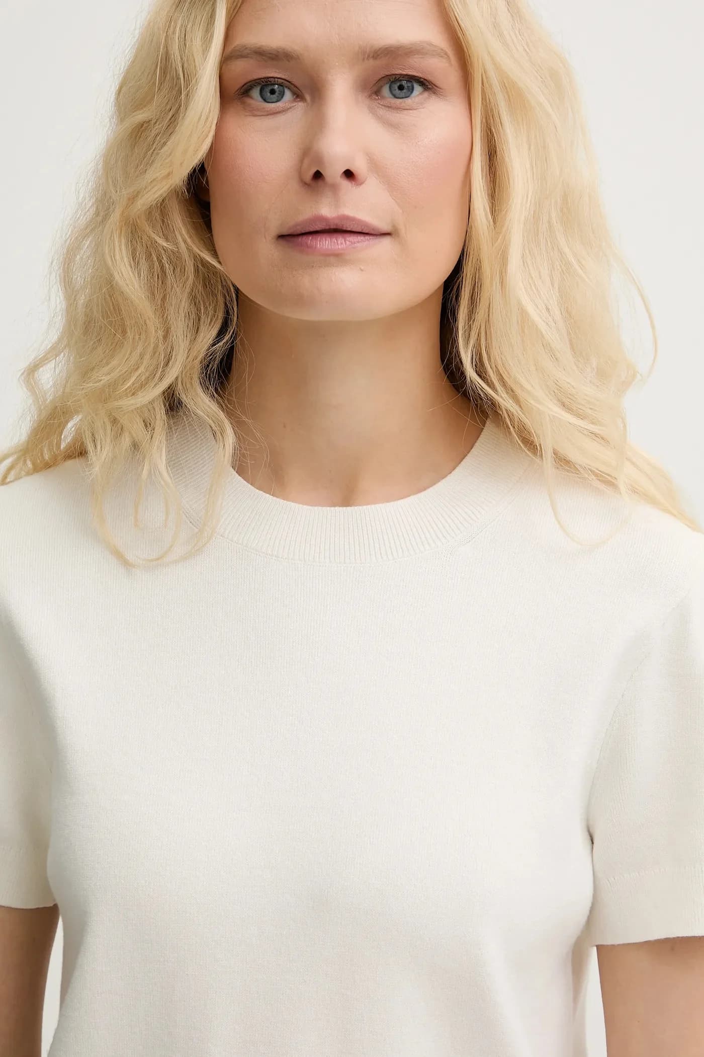 Женская футболка - фото 4