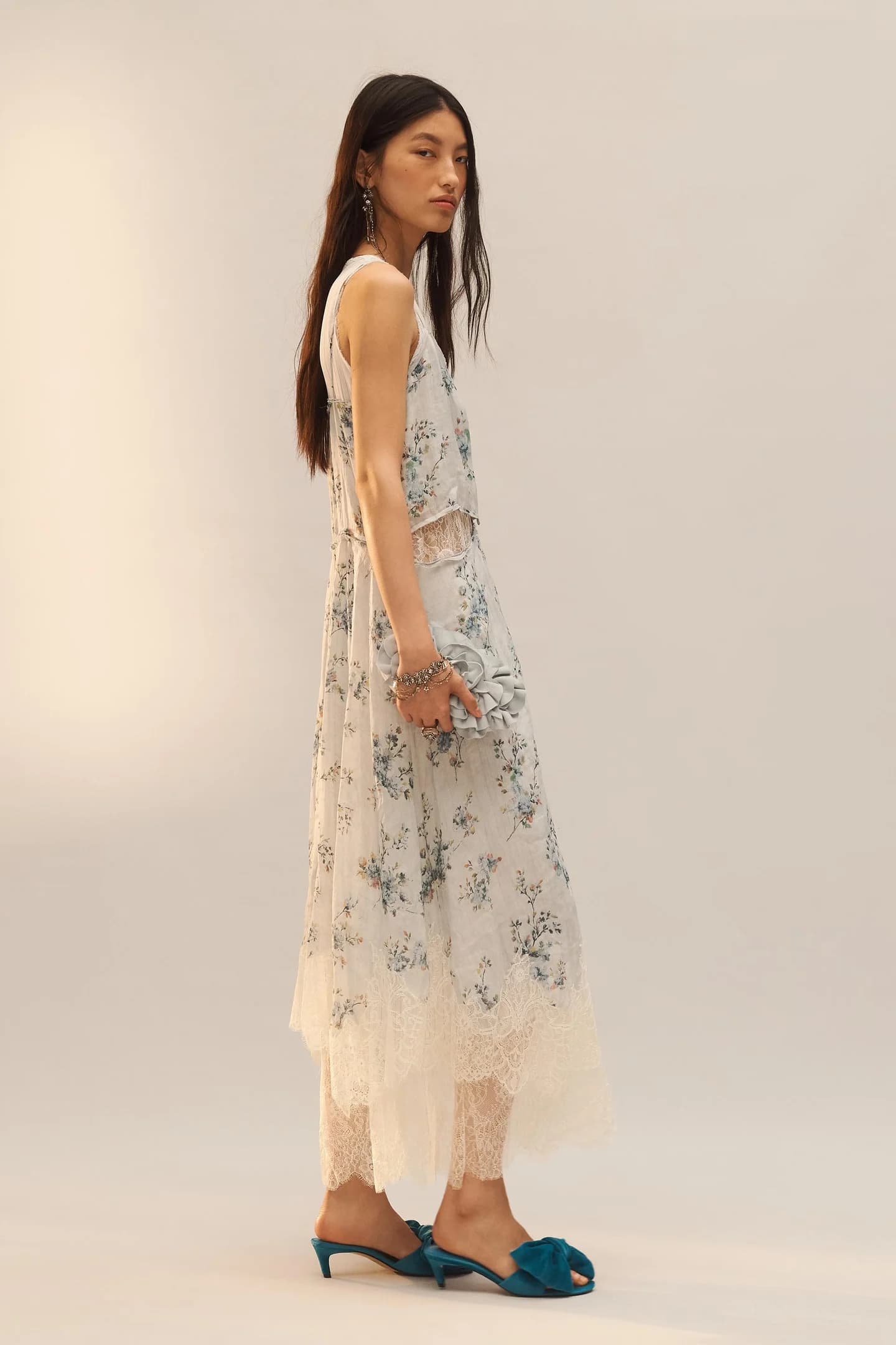 ПЛАТЬЕ, ОГРАНИЧЕННАЯ ВЫПУСКА С ПРИНТОМ НА ПЛЕЧАХ - фото 2