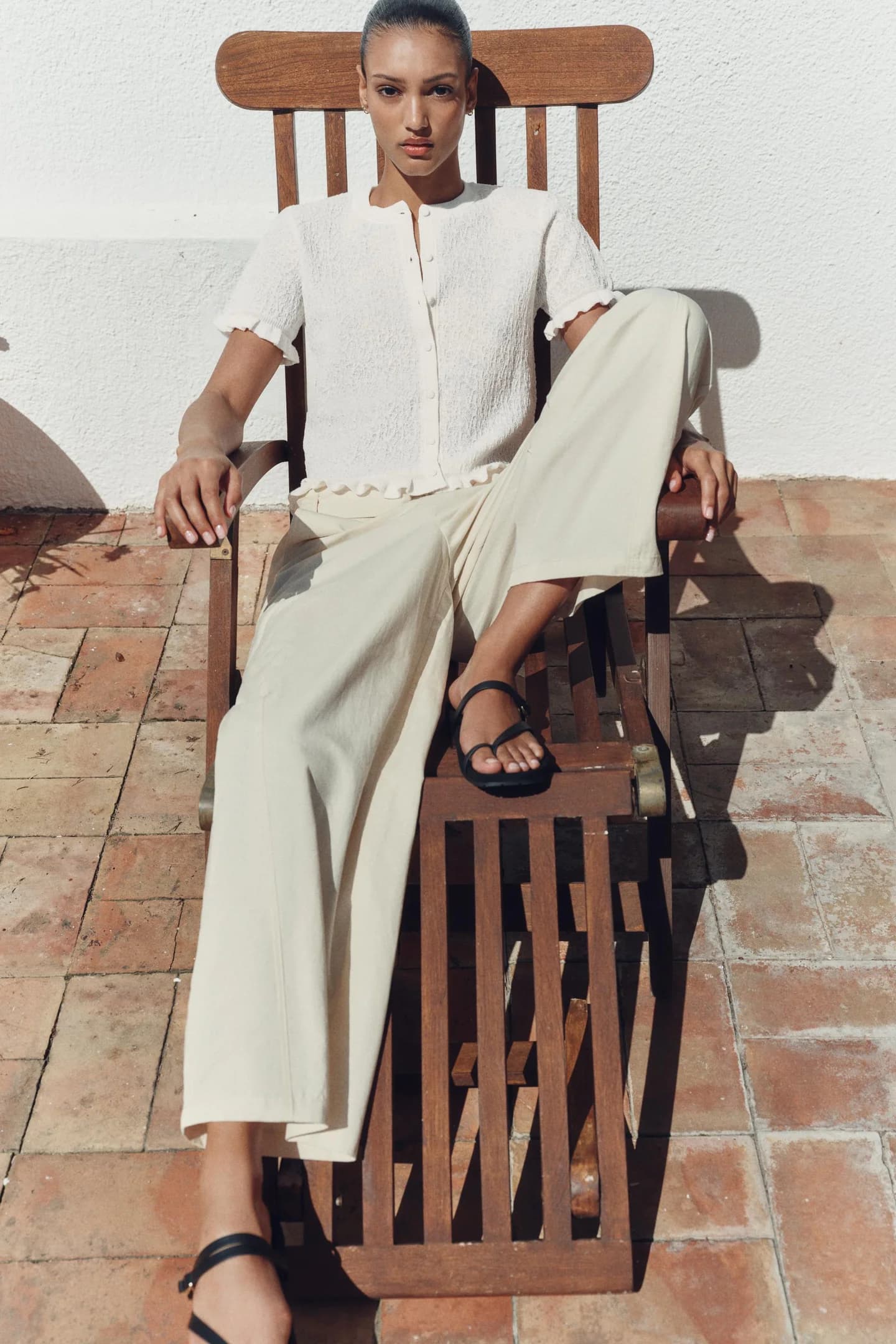 СТРУКТУРНЫЙ ТРИКОТАЖНЫЙ КУРТКА С ОРУШАМИ - фото 3