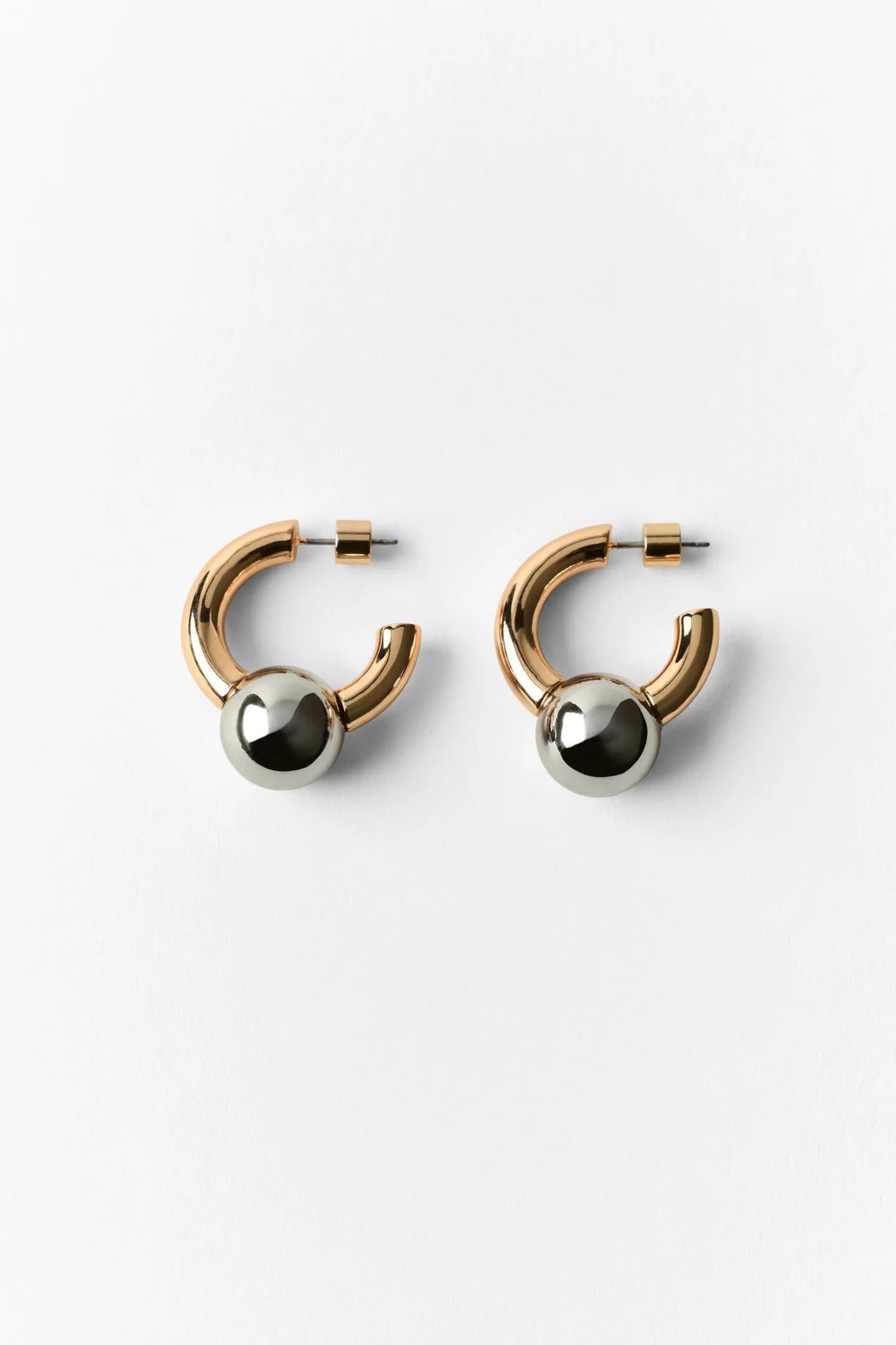 СЕРЬГИ ХОП С ШАРИКАМИ ИЗ КОМБИНИРОВАННЫХ МАТЕРИАЛОВ