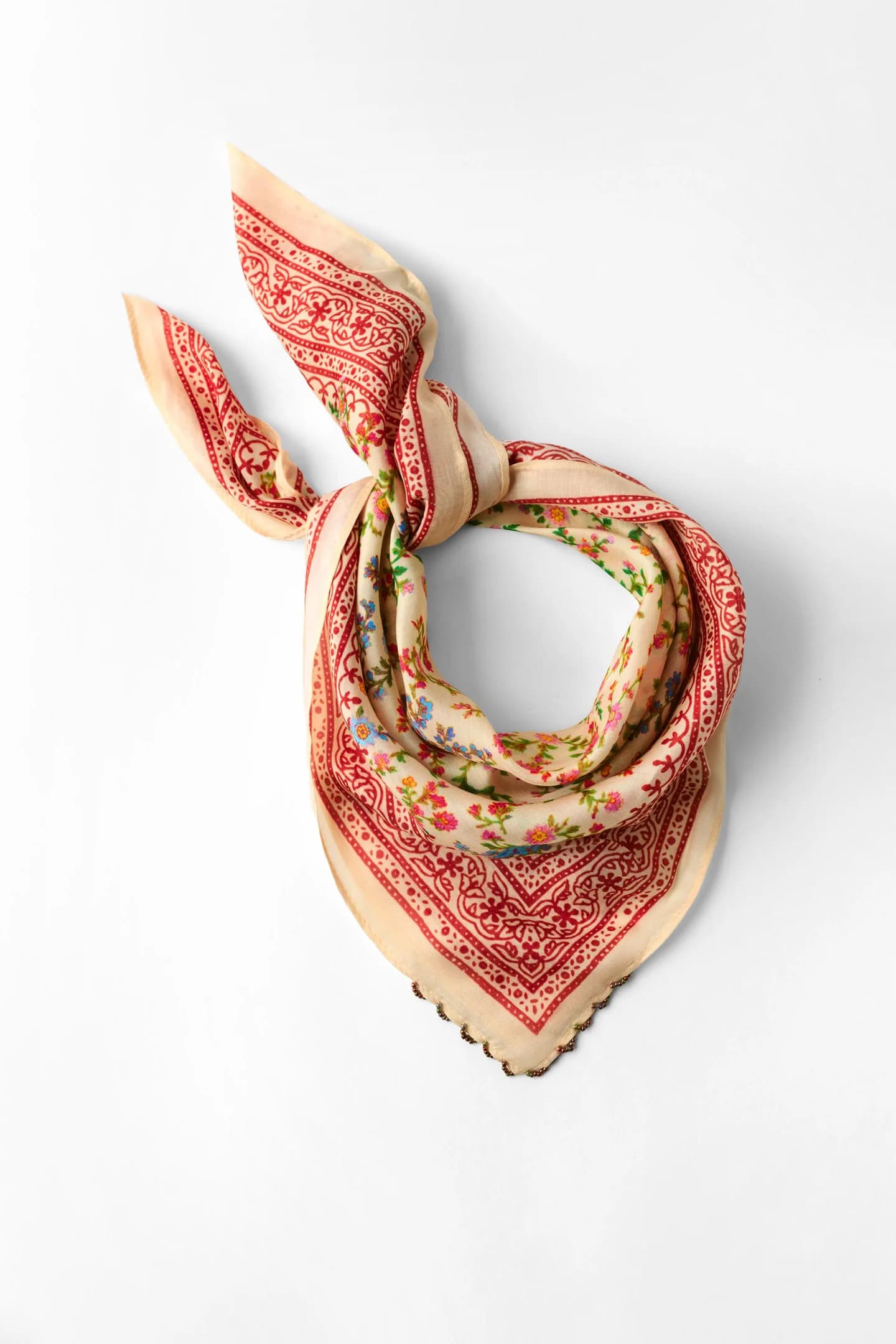 ШЕЛКОВЫЙ ШАРФ С ЦВЕТАМИ И БУСЕРАМИ
