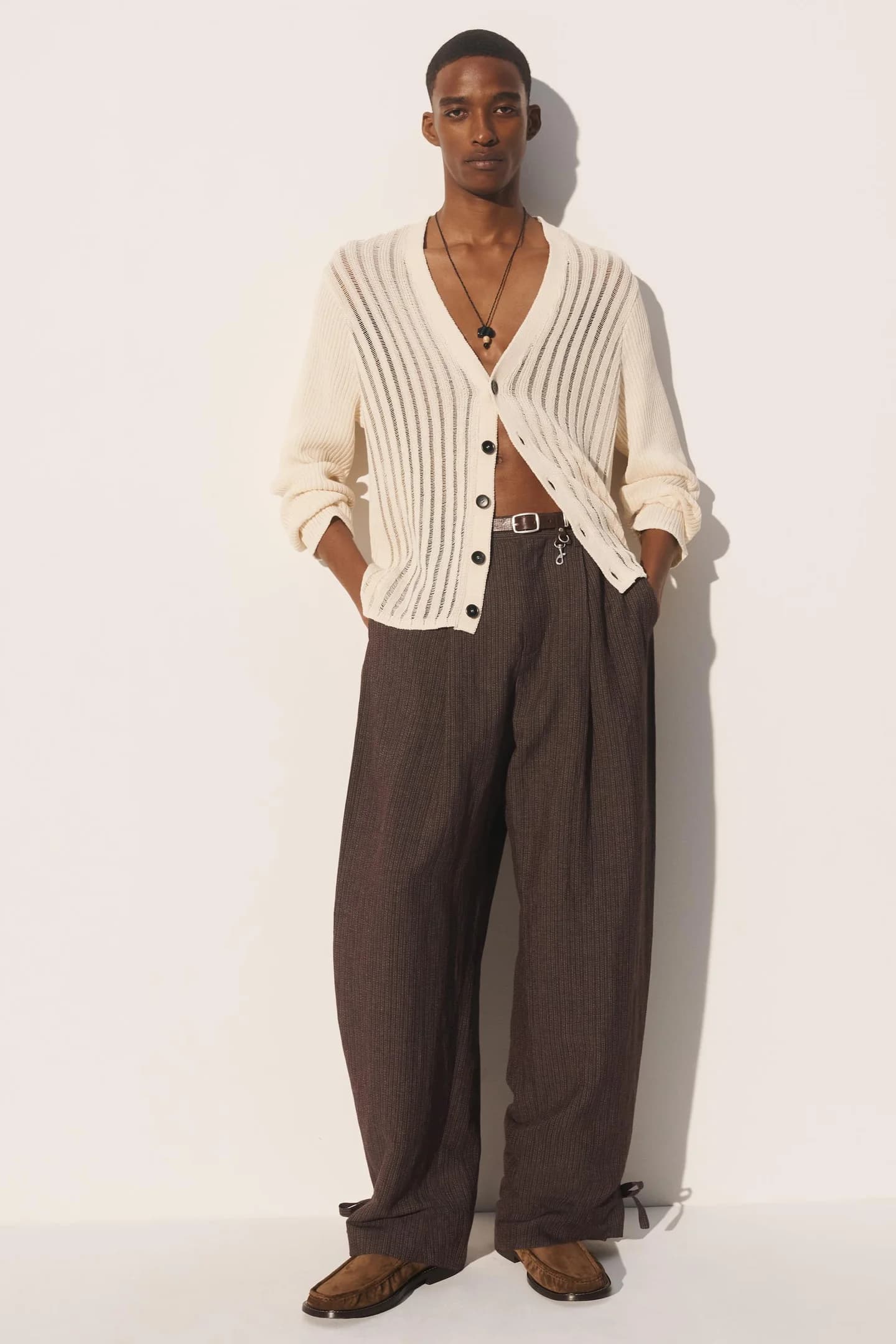 СТРУКТУРНЫЙ ВЯЗАННЫЙ КАРДИГАН С АЖУРОМ