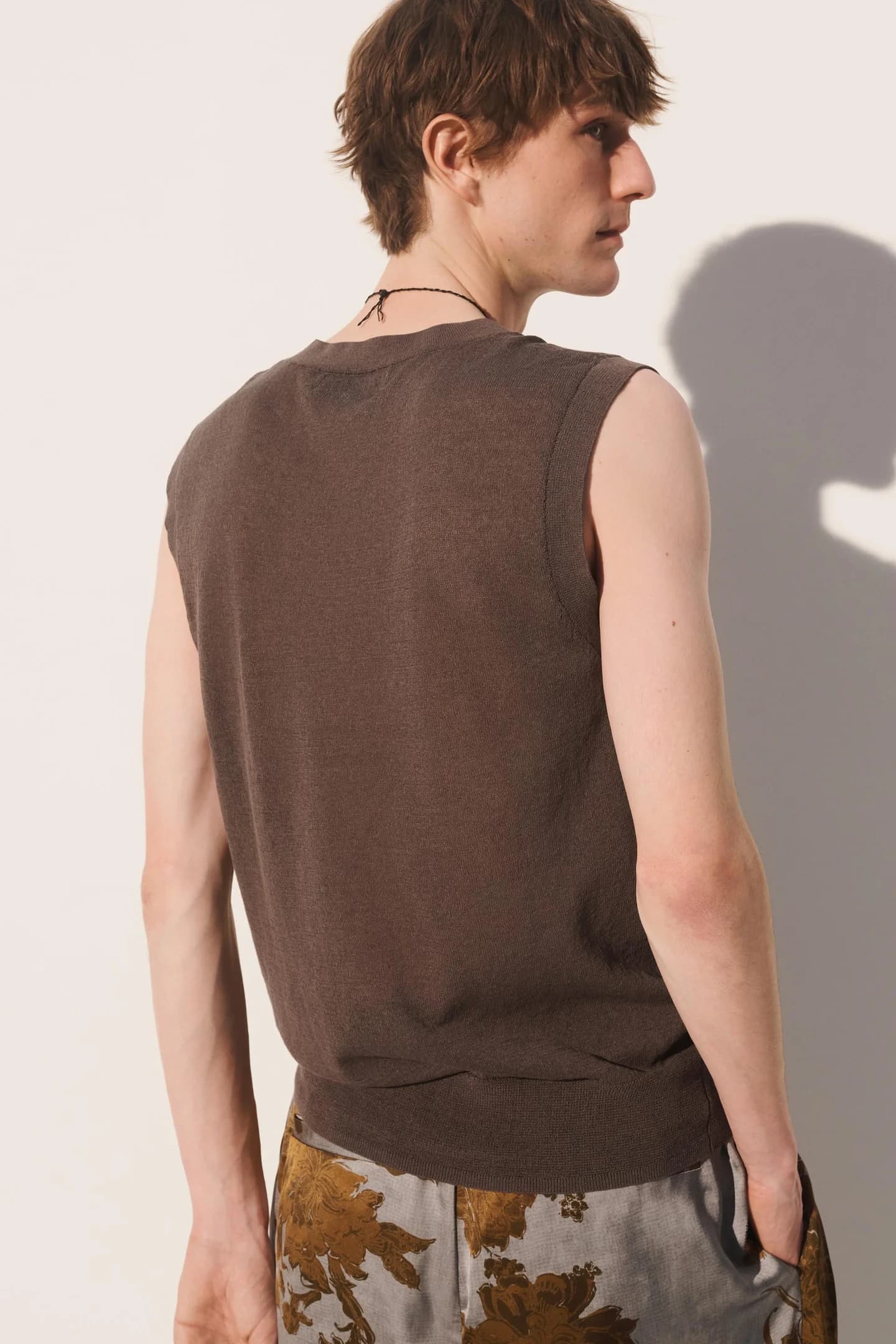 ЖАККАРДОВЫЙ ТРИКОТАЖНЫЙ ЖИЛЕТ С ЦВЕТАМИ - фото 2