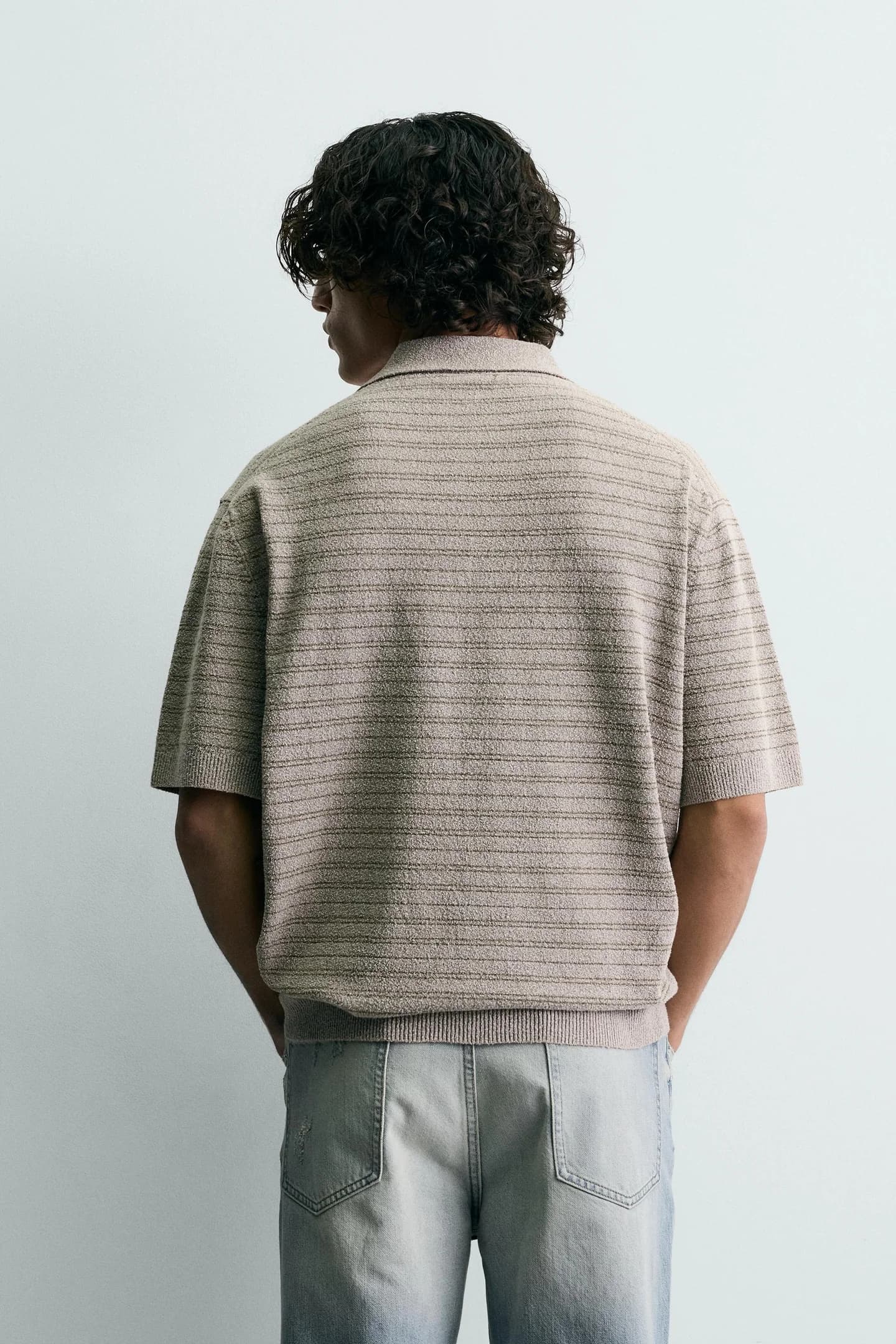 ТРИКОТАЖНАЯ РУБАШКА ПОЛО С БУКЛОЙ - фото 2